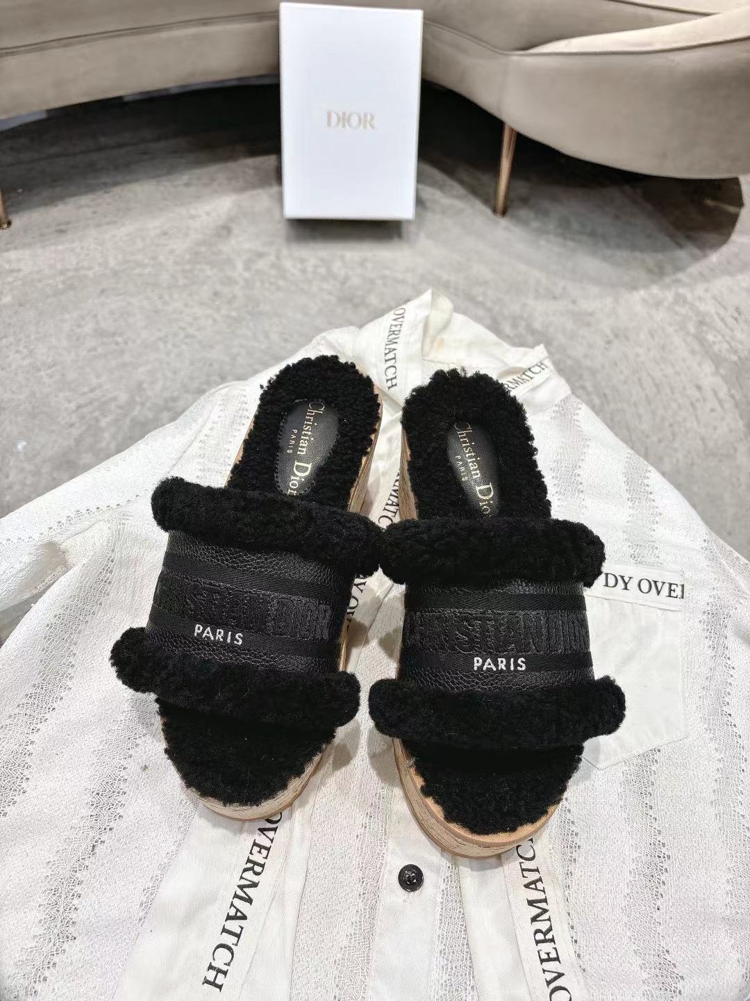 Dior 迪奥 Dior 2025 春夏新款 Dway 果冻色坡跟女鞋 CD字母logo立体刺绣厚底圆头露趾拼色凉拖鞋