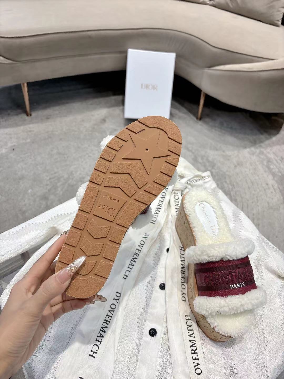 Dior 迪奥 Dior 2025 春夏新款 Dway 果冻色坡跟女鞋 CD字母logo立体刺绣厚底圆头露趾拼色凉拖鞋