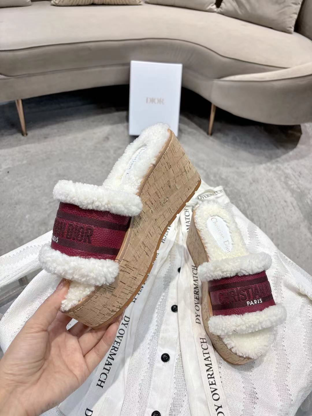 Dior 迪奥 Dior 2025 春夏新款 Dway 果冻色坡跟女鞋 CD字母logo立体刺绣厚底圆头露趾拼色凉拖鞋