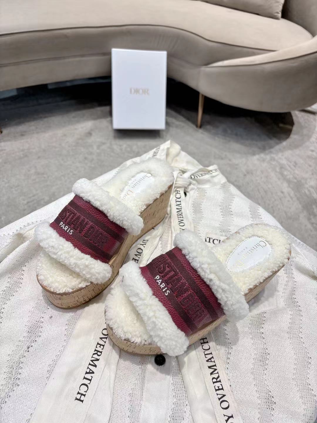 Dior 迪奥 Dior 2025 春夏新款 Dway 果冻色坡跟女鞋 CD字母logo立体刺绣厚底圆头露趾拼色凉拖鞋