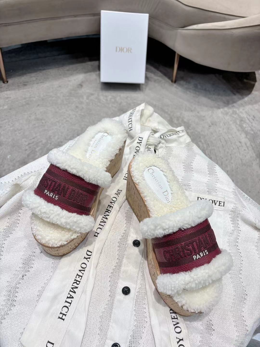 Dior 迪奥 Dior 2025 春夏新款 Dway 果冻色坡跟女鞋 CD字母logo立体刺绣厚底圆头露趾拼色凉拖鞋