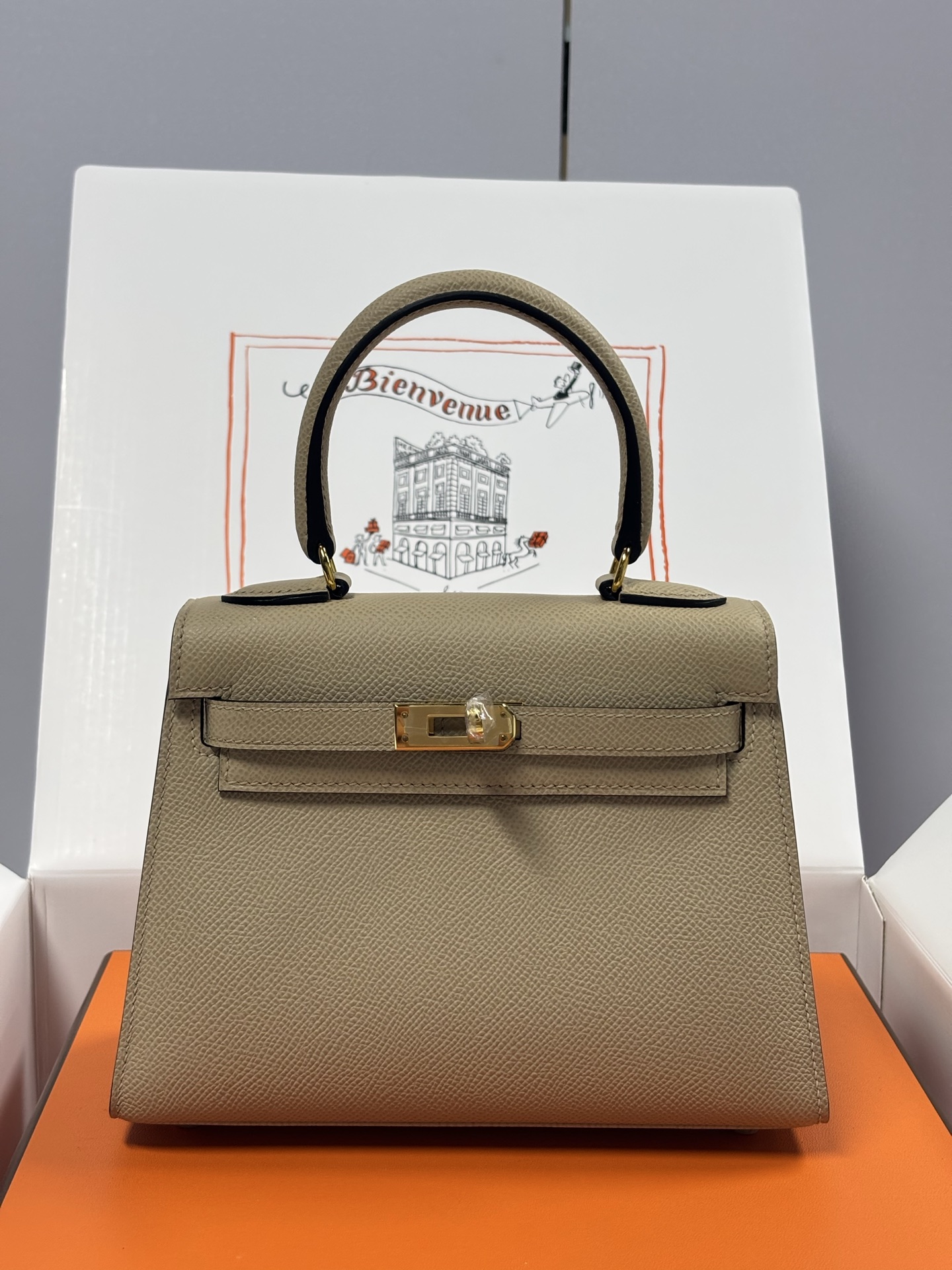NO:894018,kelly big ears 20cm palm print windbreaker gray gold and silver buckle, Hermes, hermes, Hermes,19860909kelly大耳朵20cm 掌纹 风衣灰 金银扣,爱马仕,hermes,Hermes,,Bag