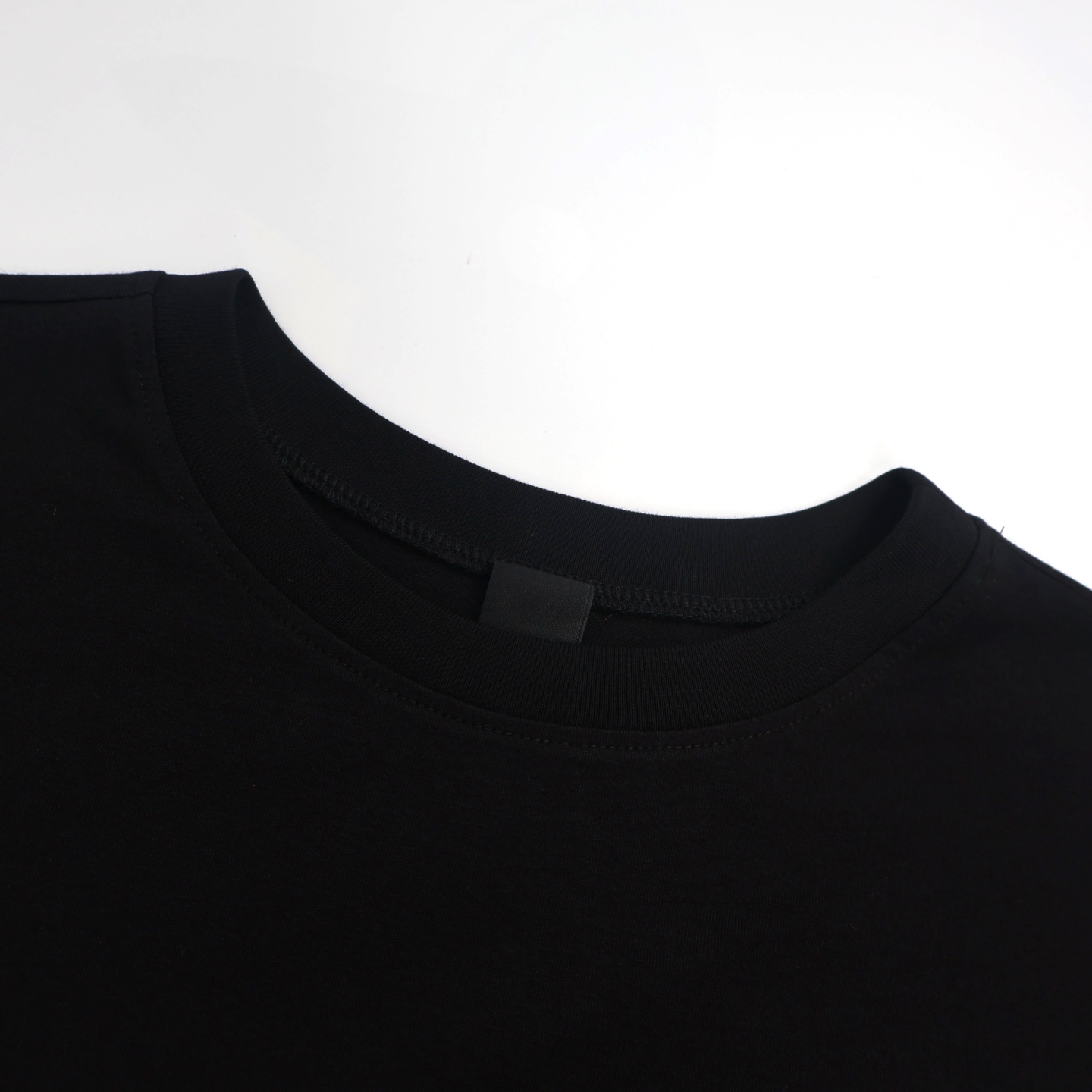 크롬하츠 플로키 크로스 패턴 남성 긴팔 티셔츠 2025 FW 139378 썸네일 이미지