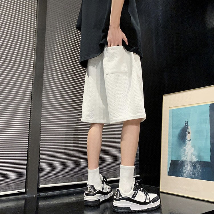 ❇️ 上新💰140
NIKE/耐克 夏季新款个性提花纹理百搭舒适运动短裤五分裤，男女同款。

⚠️面料采用个性提花工艺，层次感十足，插兜处耐克立体单勾贴标，简约又不简单❤️
⚠️ins/抖音/小红书 爆款单品，超级百搭，不挑人不挑身材，男生女生都可以穿，搭配情侣装效果真是绝了👍🏻

颜色：黑色 白色
尺码：M-3XL（见图9）