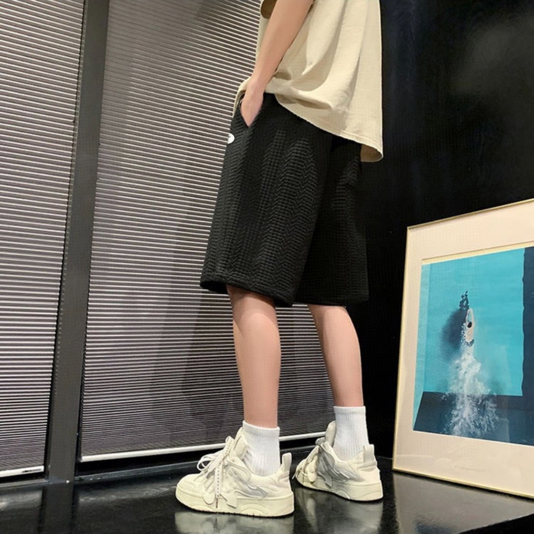 ❇️ 上新💰140
NIKE/耐克 夏季新款个性提花纹理百搭舒适运动短裤五分裤，男女同款。

⚠️面料采用个性提花工艺，层次感十足，插兜处耐克立体单勾贴标，简约又不简单❤️
⚠️ins/抖音/小红书 爆款单品，超级百搭，不挑人不挑身材，男生女生都可以穿，搭配情侣装效果真是绝了👍🏻

颜色：黑色 白色
尺码：M-3XL（见图9）
