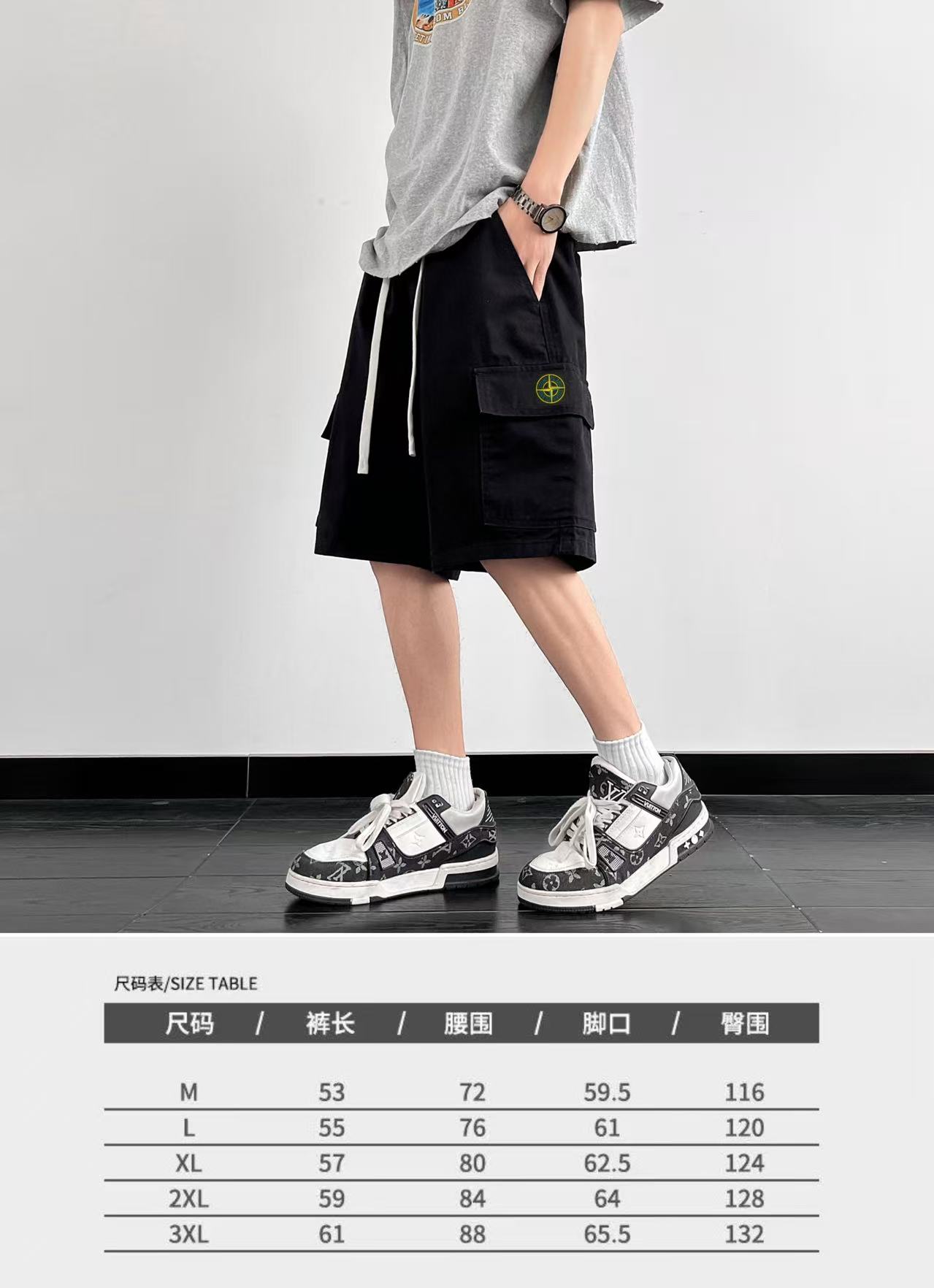 ❇️ 上新💰150
Stone Island/石头岛 夏季美式高街多功能口袋工装牛仔短裤五分裤，男女同款。

⚠️海外版石头岛夏季最新系列，抽绳腰围可以自由调节，裤型两侧大口袋设计，袋口石头岛贴标logo，简约耐看，超级有范。
⚠️oversize中性宽松百搭版型，男生女生都可以穿，绝对是这个夏季最有个性最有潮流范的牛仔短裤了，上身效果超级nice，小红书高人气爆款单品。

颜色：黑色 卡其色 军绿色
尺码：M-3XL（见图9）