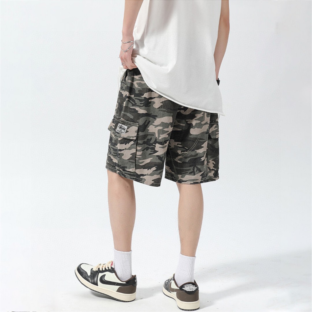 🛒购物价： 💰125。 
Stussy/斯图西 夏季海外版美式复古迷彩工装短裤五分裤休闲裤，男女同款。 

斯图西最经典的迷彩系列工装短裤，ins/小红书 高人气爆款短裤，专柜一件难求，重磅工艺品质搭配高质感面料，简直不太完美。 版型宽松休闲百搭不挑人，男女都可以穿，日常休闲运动上街百搭短裤

颜色:迷彩 
尺码:M-3XL（见图9）