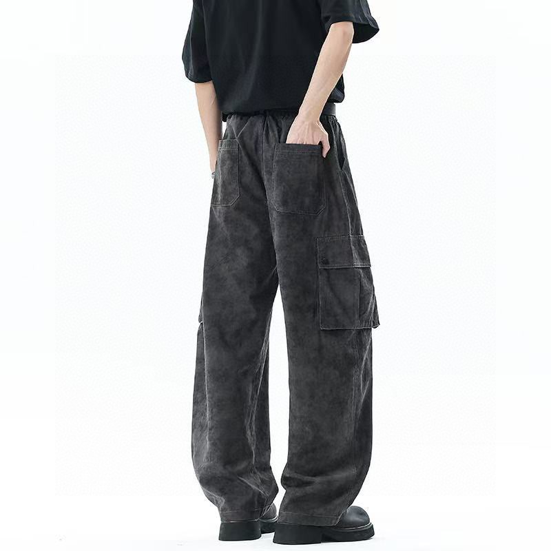 🛒购物价： 💰140。
Stussy/斯图西 美式复古扎染纯棉工装裤脏脏裤休闲裤长裤，男女同款。

甄选纯棉面料，原单复刻区别市场垃圾货，采用复古扎染工艺，个性十足，裤型两侧立体工装口袋设计，袋口斯图西贴标设计，满满的诚意感。

oversize宽松版型，不挑人不挑身材，随意百搭，四季都可以穿的休闲裤，店主强烈推荐，男生女生情侣都可以穿。

颜色：白色 灰色 卡其色
尺码：M-3XL（见图9）