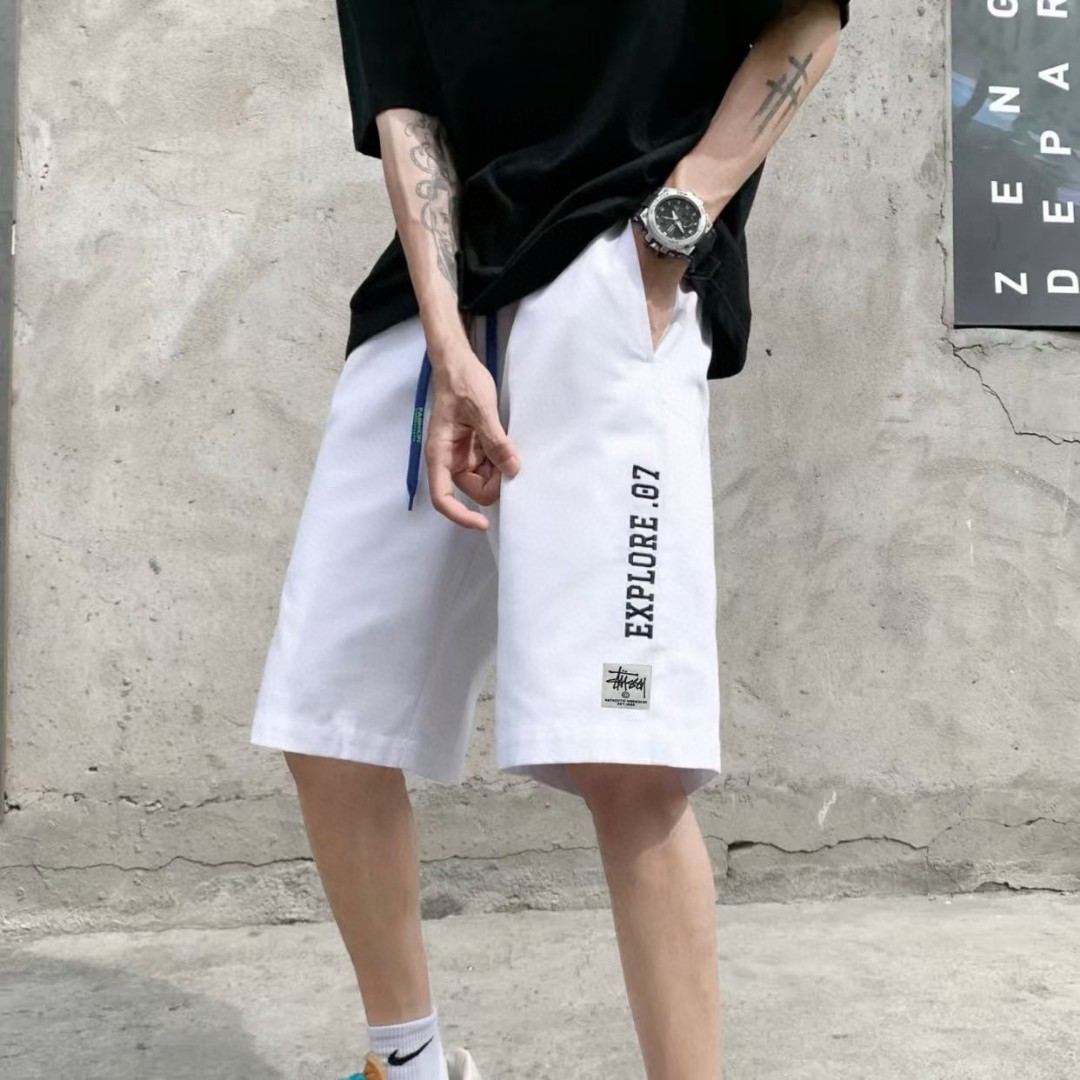  💰90。
Stussy/斯图西 夏季海外版美式纯棉字母刺绣运动休闲短裤五分裤沙滩裤

ins/小红书/微博网红博主强强推荐  各大网红上身 夏季穿搭好物， 休闲风不管您什么体型 都可以轻松驾驭，裤脚北面紫标贴标，简约又不简单。

显瘦必爆简约百搭爆款，做工精细，品质颜值完美兼备。。上街回头率💯 刷街必备  极力推荐 !!

颜色:黑色 白色 卡其色
尺码:M-3XL（见图9）