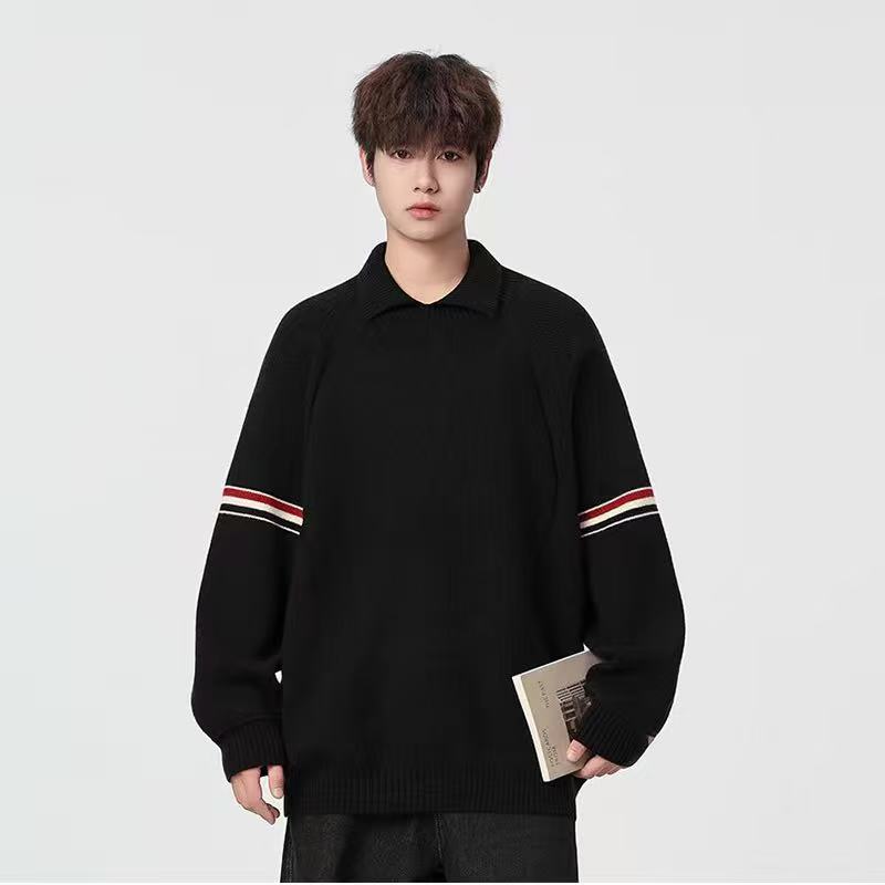 🛒购物价： 💰190。
Thom Browne/TB汤姆布朗 专柜同款经典红白蓝织带拼接学院风套头针织衫毛衣卫衣上衣，男女同款。

采用棉纤混合材质毛线！既有棉的舒适透气、又能很好的保持衣型、手感超好！上身超级舒服！🔥经典红白蓝元素.版型超正！非常精美、经典宽松版型.任何身材都可轻驾驭.绝不挑人.袖口与下摆采用定制高端晴纶螺纹.整件衣服做工方面把控严格. 满足当下需求的同时 更在无形中体现个性  具有潮流风范✔✔✔

颜色：米白的 灰色 黑色 藏青色
尺码：M-3XL（见图9）