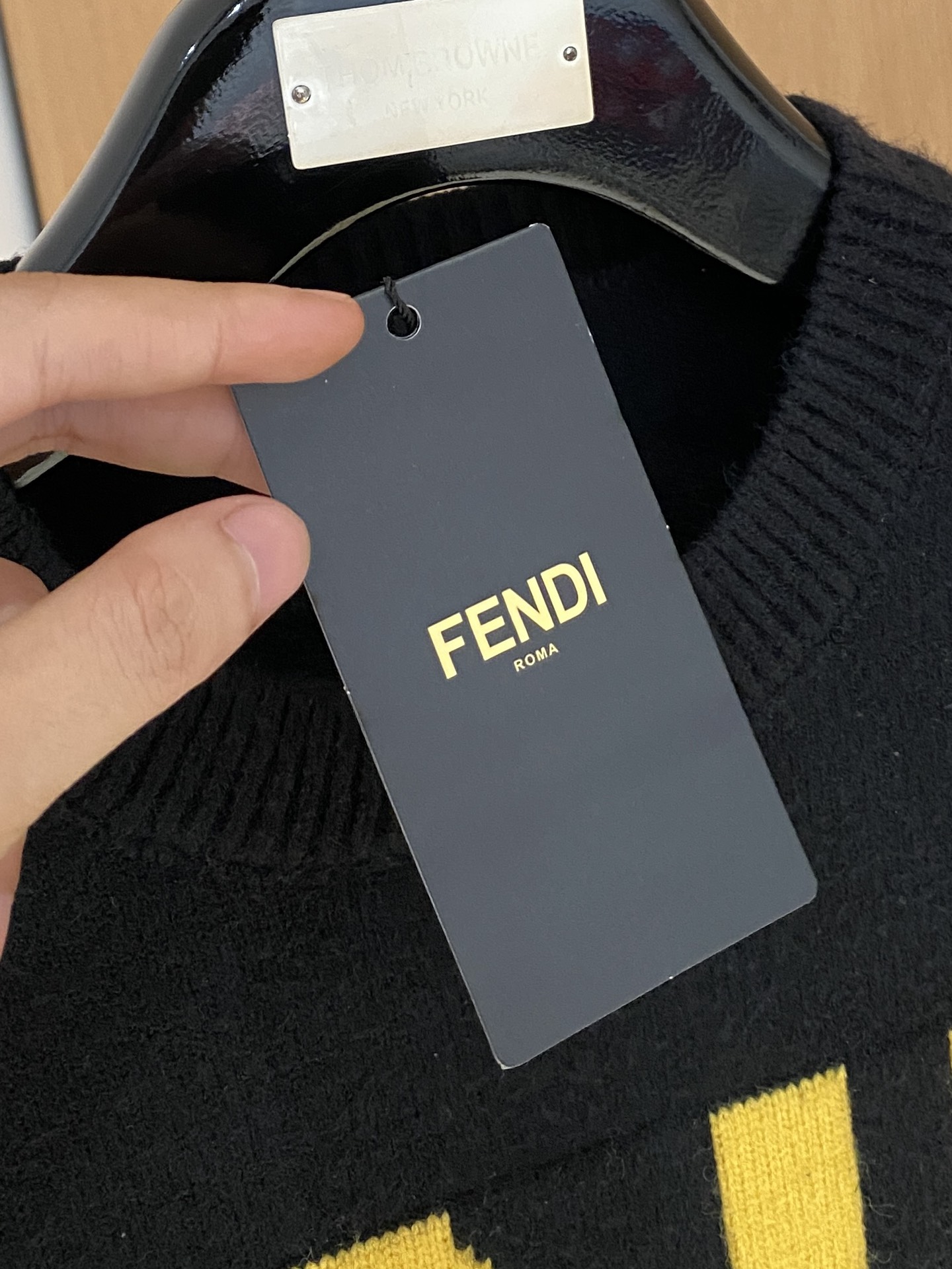 P芬家24ss秋冬新品FENDI字母图案毛衣专供狠货进口原版科技羊毛精纺！精细针织一体色彩混织纯手工技艺