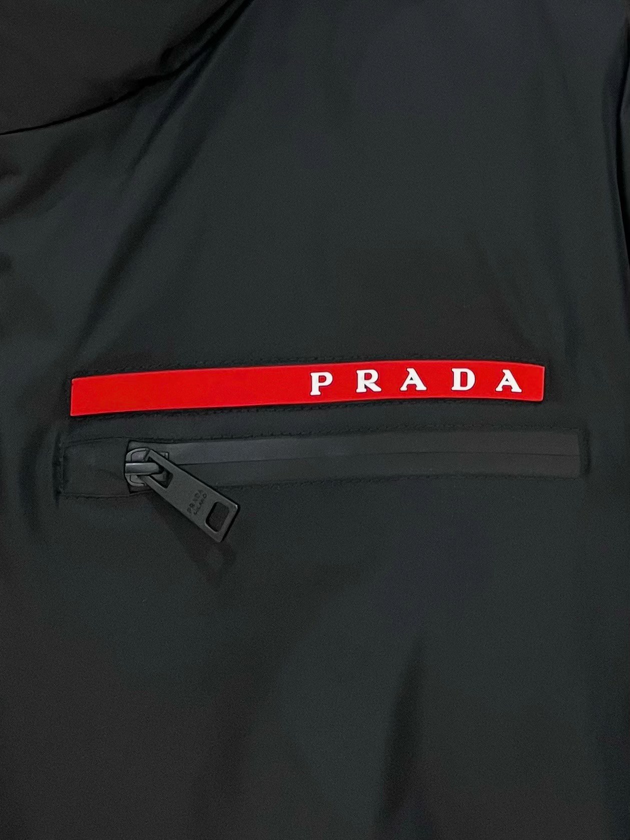 PRAD2024秋冬爆款假两件字母红标羽绒服可拆卸迷彩风帽设计百搭爆款细节完美码数48-56