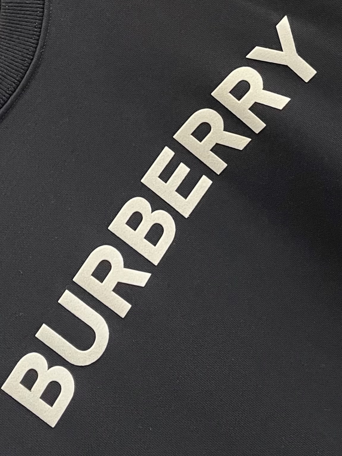 BURBERRY巴宝莉秋冬新款高克重380克重磅卫衣出货啦！！定制高克重纯棉卫衣面料搭配当下流行重工工艺