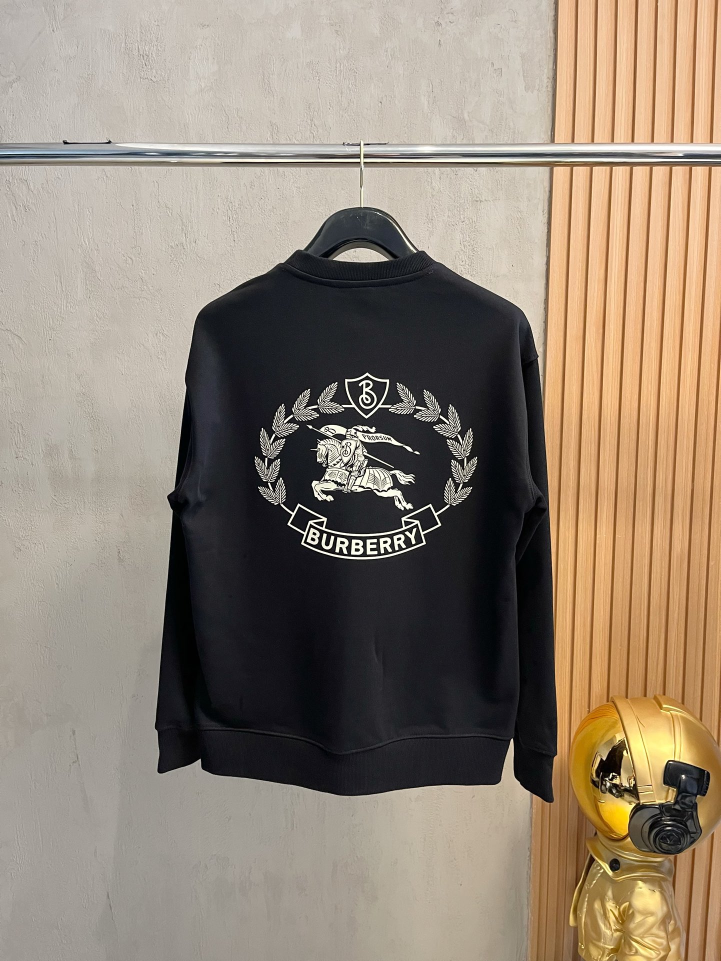 BURBERRY巴宝莉秋冬新款高克重380克重磅卫衣出货啦！！定制高克重纯棉卫衣面料搭配当下流行重工工艺