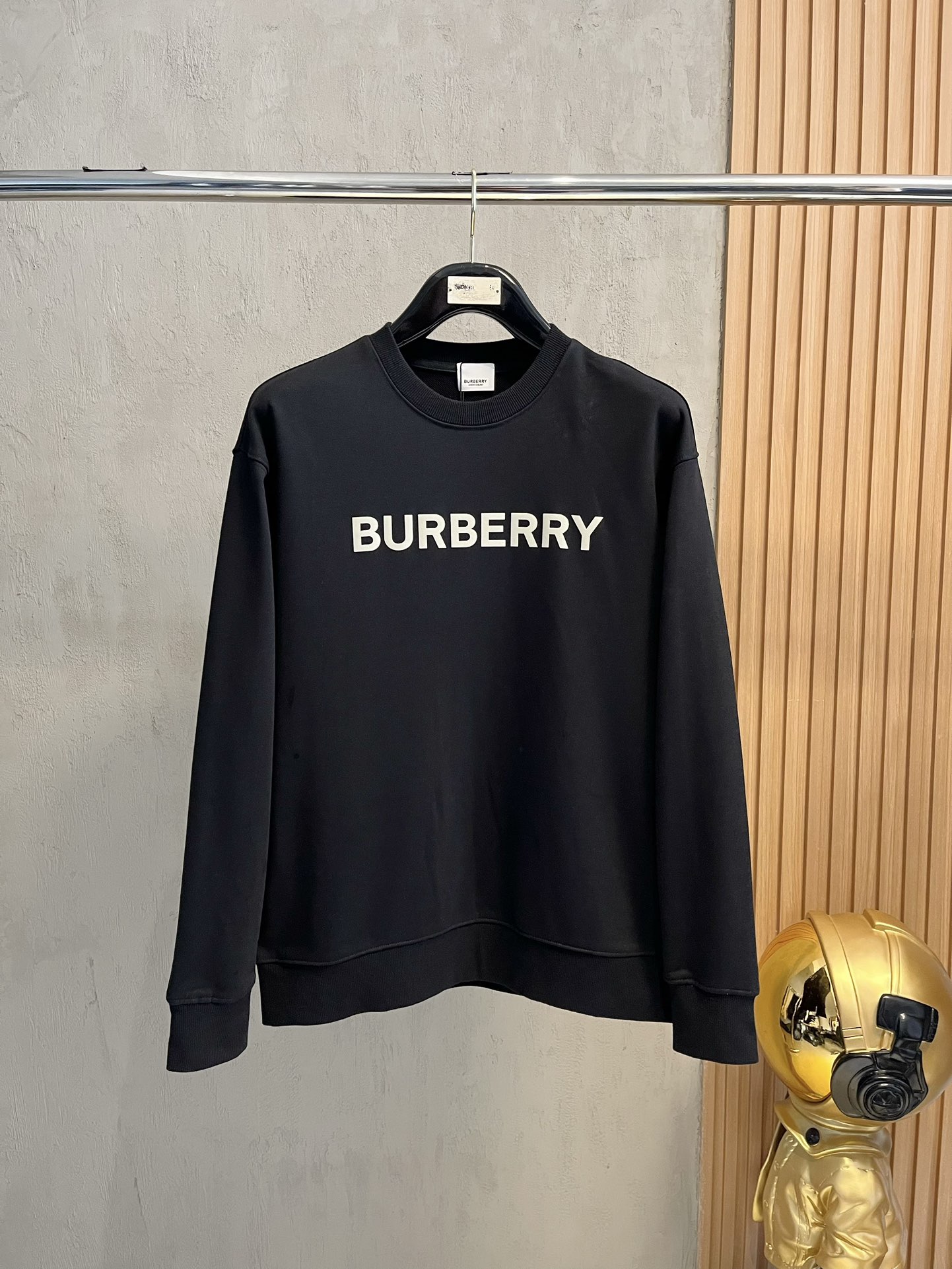 BURBERRY巴宝莉秋冬新款高克重380克重磅卫衣出货啦！！定制高克重纯棉卫衣面料搭配当下流行重工工艺