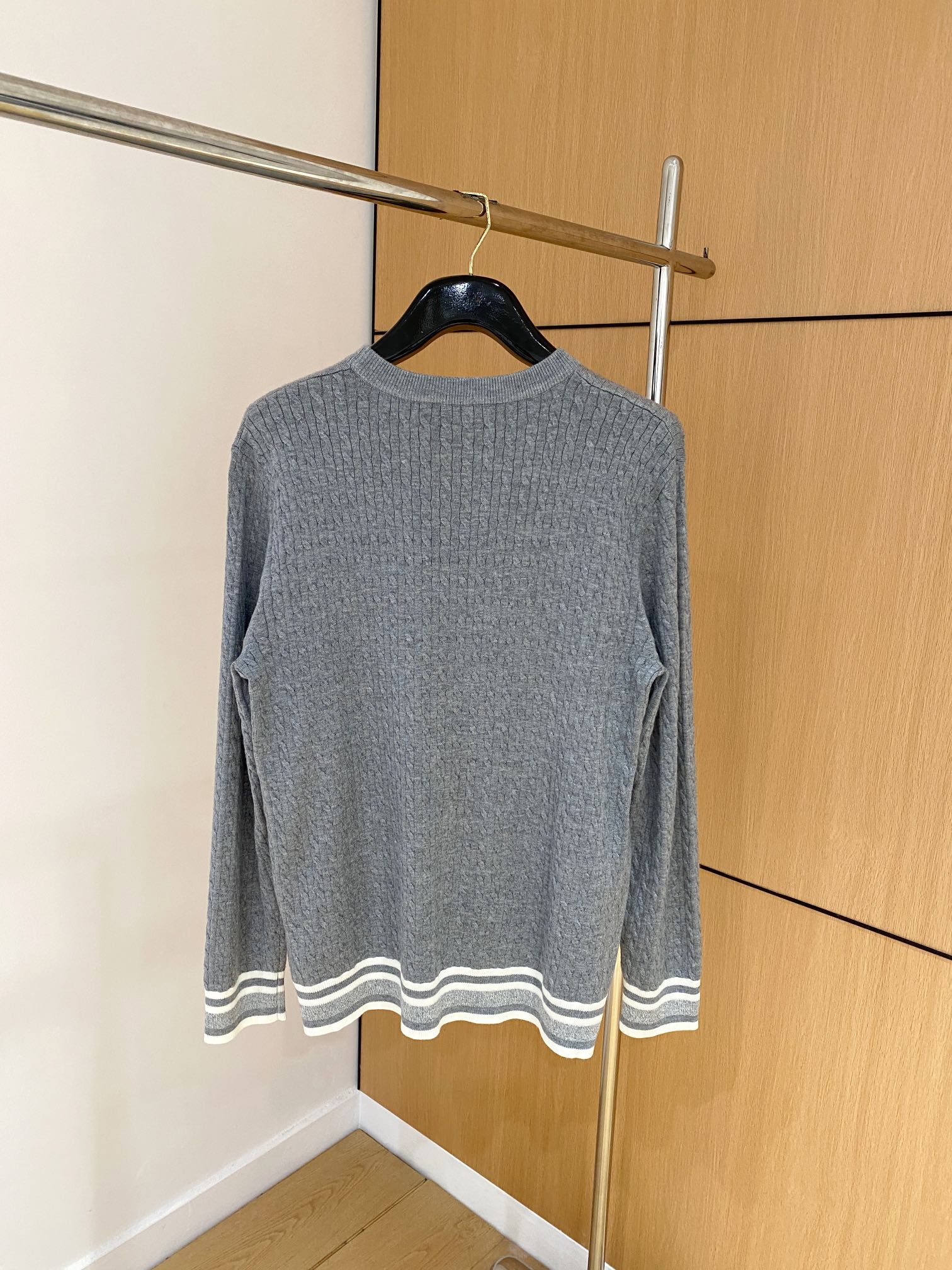 普拉达 毛衣 2025秋冬最新系列，专柜1:1顶级复刻，全品相！加厚款，潮人必备单品！懂货的老铁赶紧下手