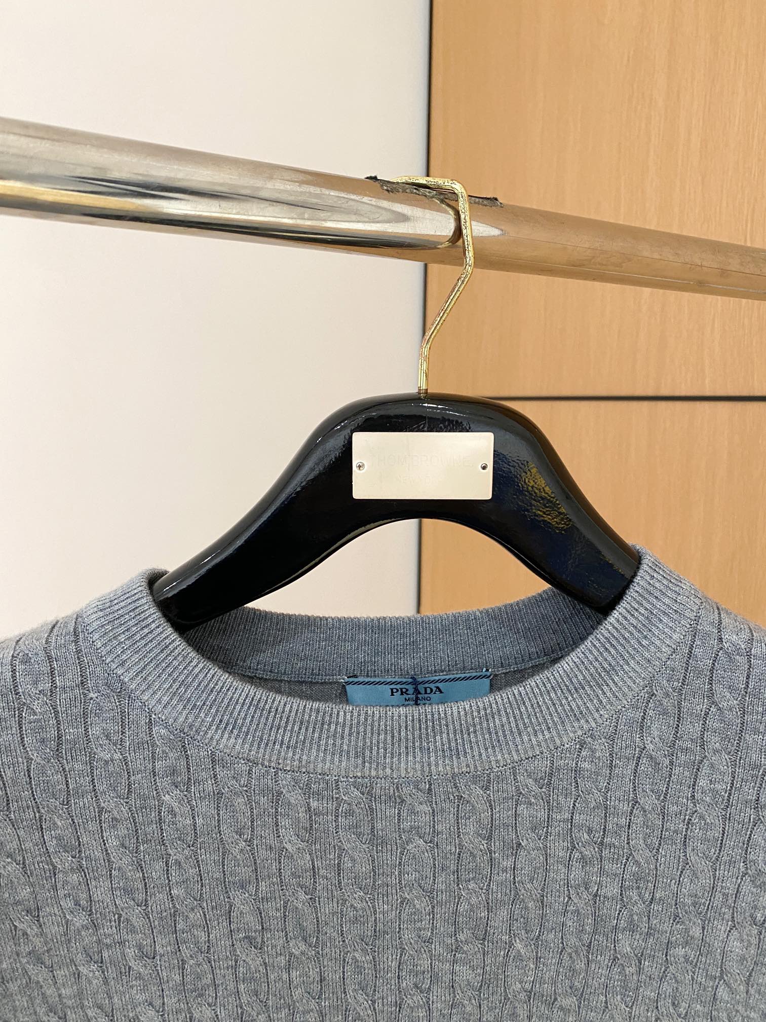 普拉达 毛衣 2025秋冬最新系列，专柜1:1顶级复刻，全品相！加厚款，潮人必备单品！懂货的老铁赶紧下手