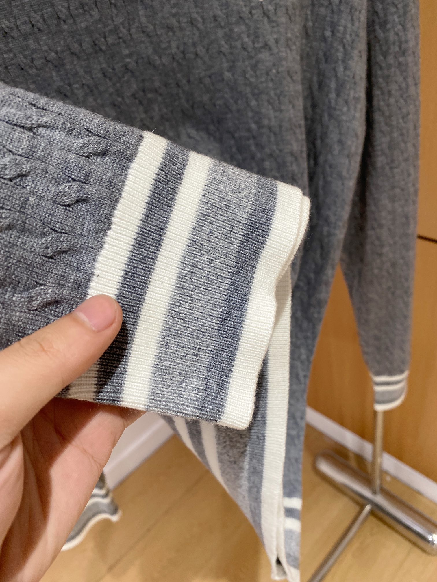 普拉达 毛衣 2025秋冬最新系列，专柜1:1顶级复刻，全品相！加厚款，潮人必备单品！懂货的老铁赶紧下手