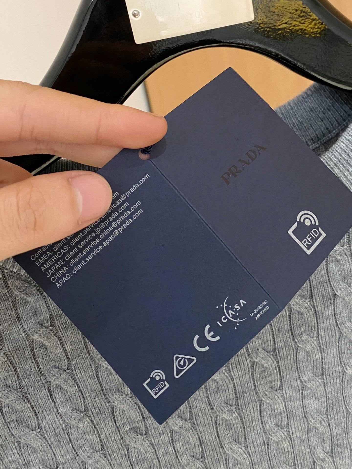 普拉达 毛衣 2025秋冬最新系列，专柜1:1顶级复刻，全品相！加厚款，潮人必备单品！懂货的老铁赶紧下手