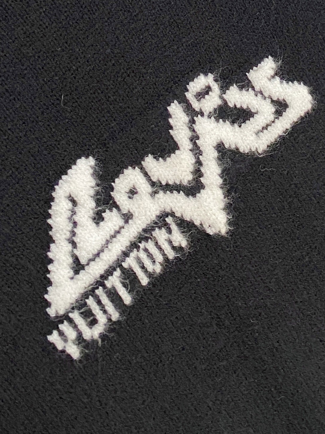 路易威登 毛衣 2025秋冬最新系列，专柜1:1顶级复刻，全品相！加厚款，潮人必备单品！懂货的老铁赶紧下