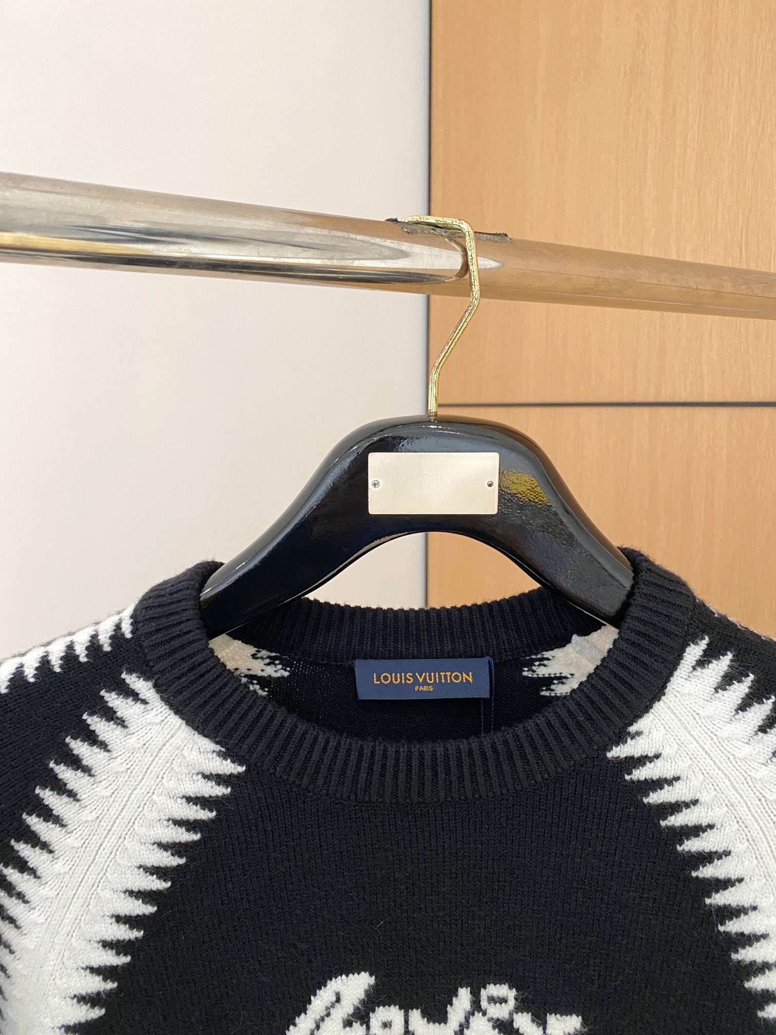 路易威登 毛衣 2025秋冬最新系列，专柜1:1顶级复刻，全品相！加厚款，潮人必备单品！懂货的老铁赶紧下