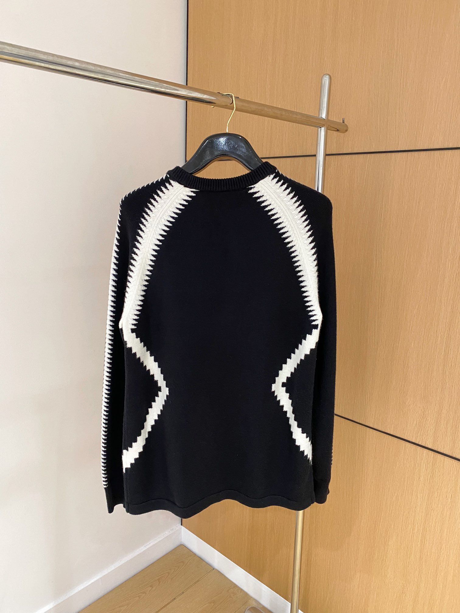 路易威登 毛衣 2025秋冬最新系列，专柜1:1顶级复刻，全品相！加厚款，潮人必备单品！懂货的老铁赶紧下