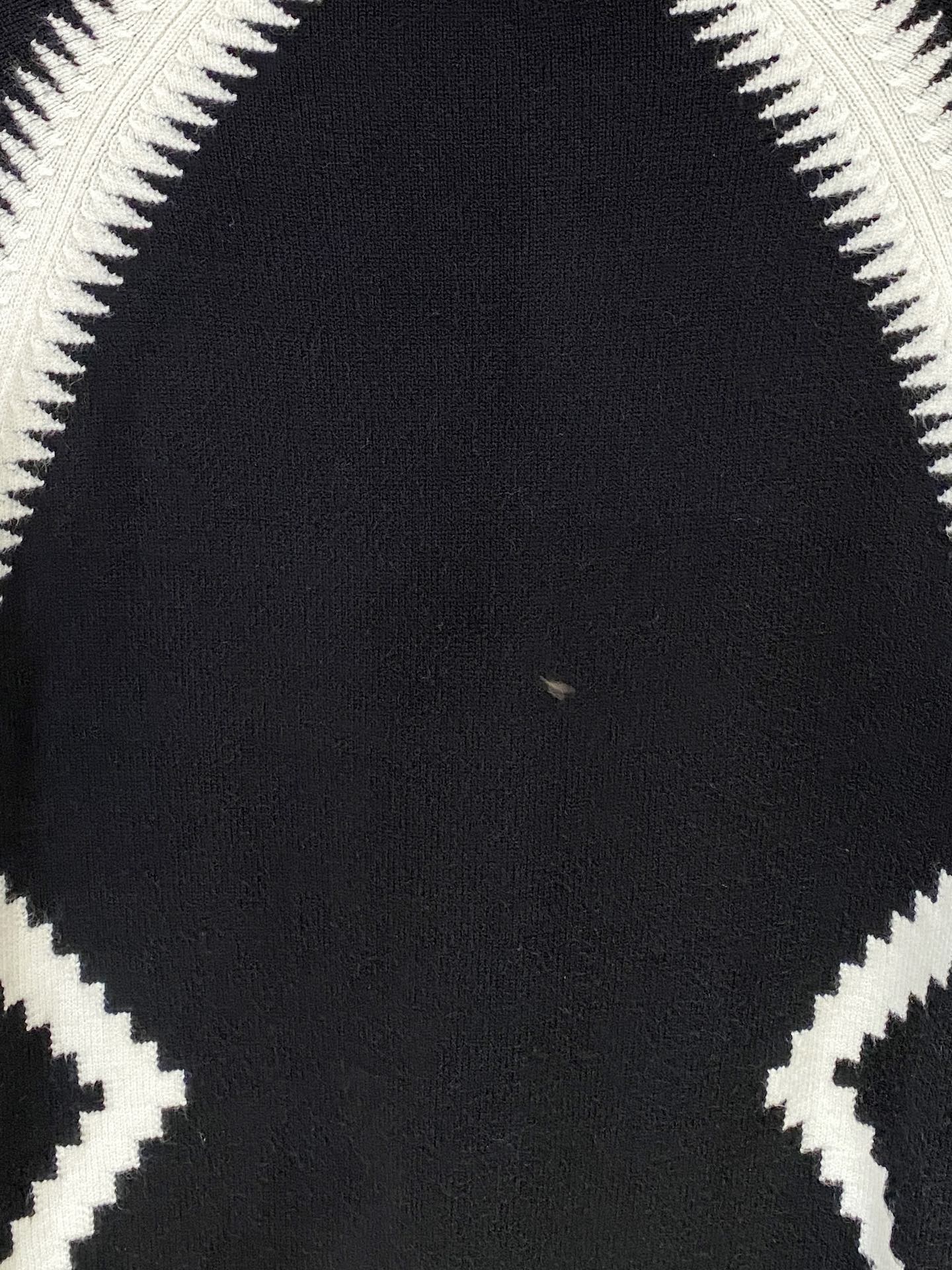 路易威登 毛衣 2025秋冬最新系列，专柜1:1顶级复刻，全品相！加厚款，潮人必备单品！懂货的老铁赶紧下