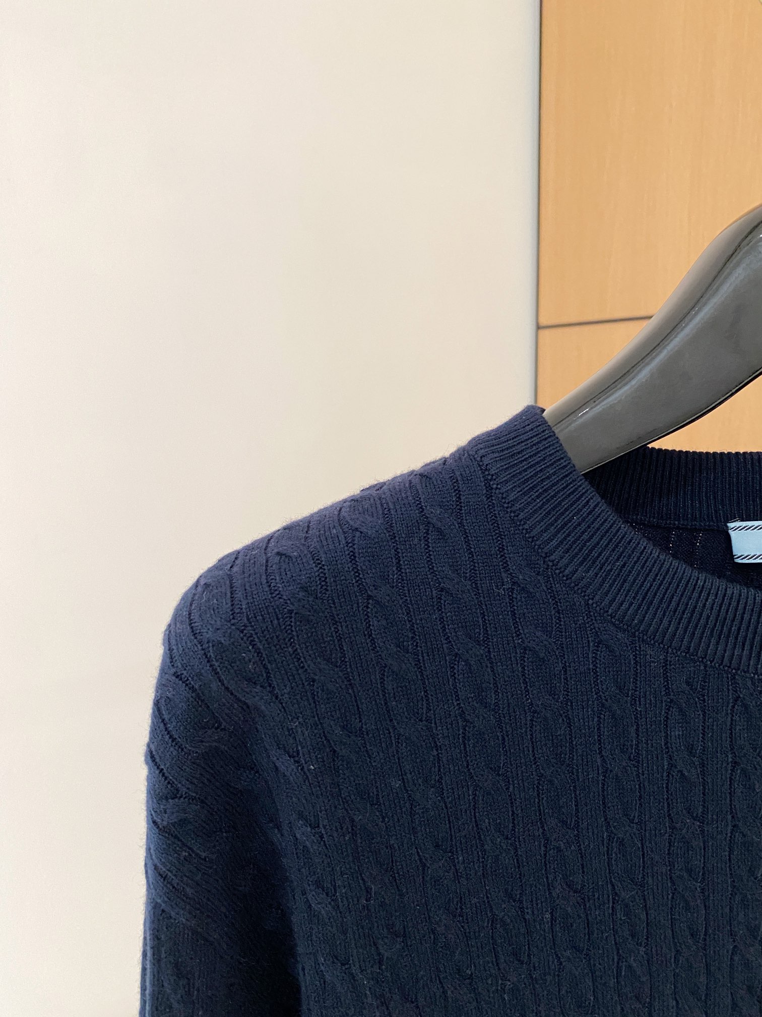 普拉达 毛衣 2025秋冬最新系列，专柜1:1顶级复刻，全品相！加厚款，潮人必备单品！懂货的老铁赶紧下手