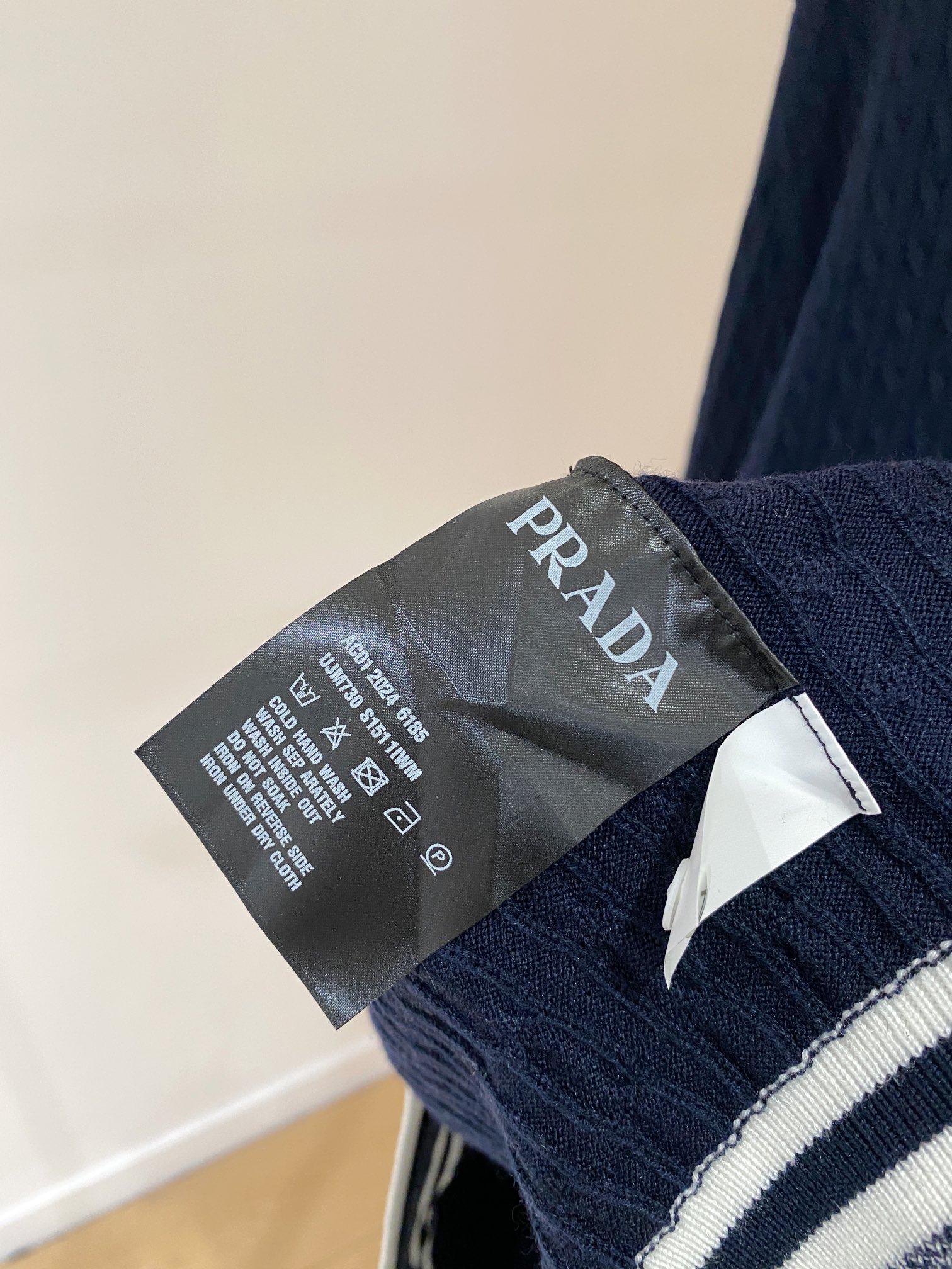 普拉达 毛衣 2025秋冬最新系列，专柜1:1顶级复刻，全品相！加厚款，潮人必备单品！懂货的老铁赶紧下手