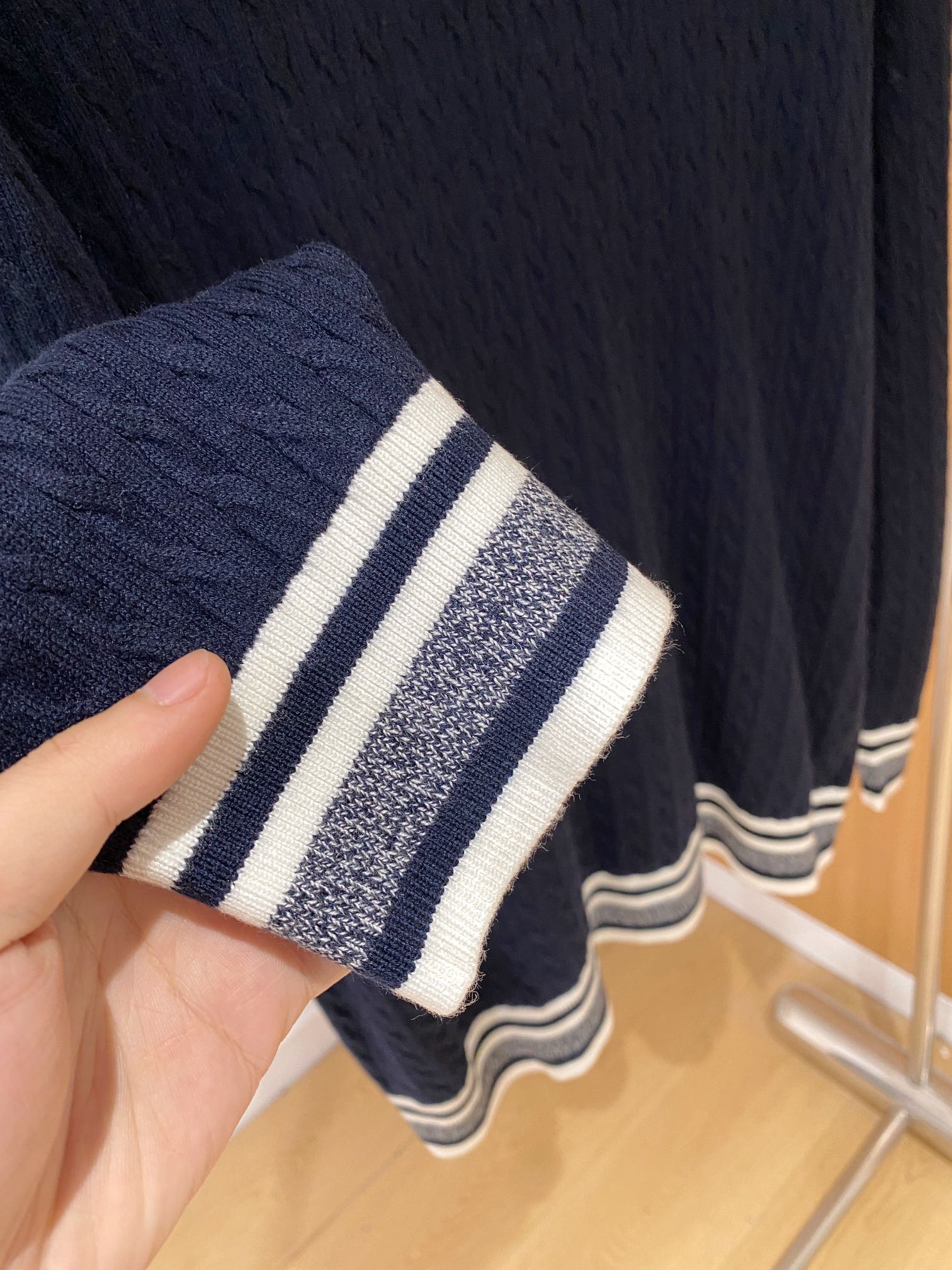 普拉达 毛衣 2025秋冬最新系列，专柜1:1顶级复刻，全品相！加厚款，潮人必备单品！懂货的老铁赶紧下手