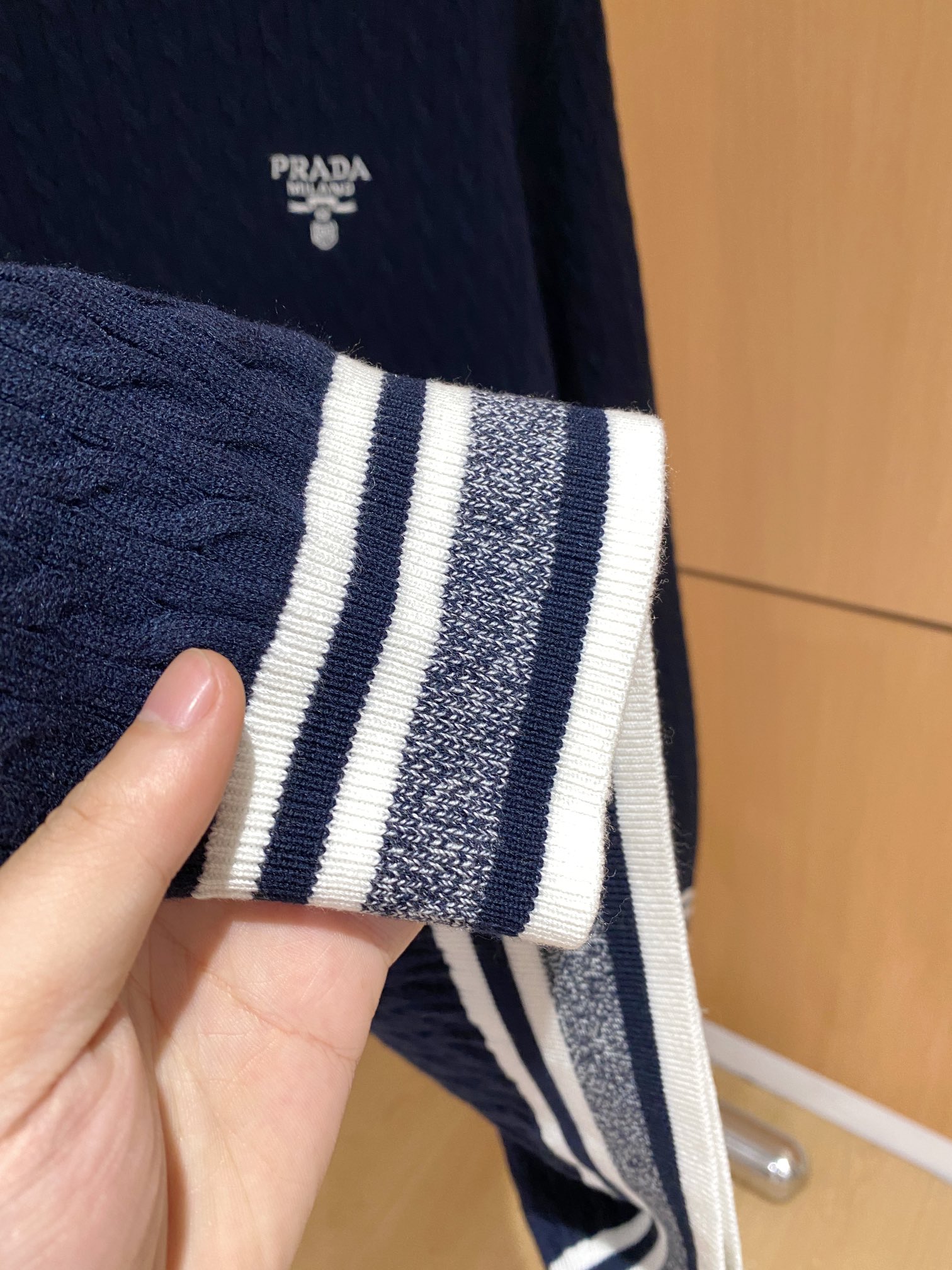 普拉达 毛衣 2025秋冬最新系列，专柜1:1顶级复刻，全品相！加厚款，潮人必备单品！懂货的老铁赶紧下手