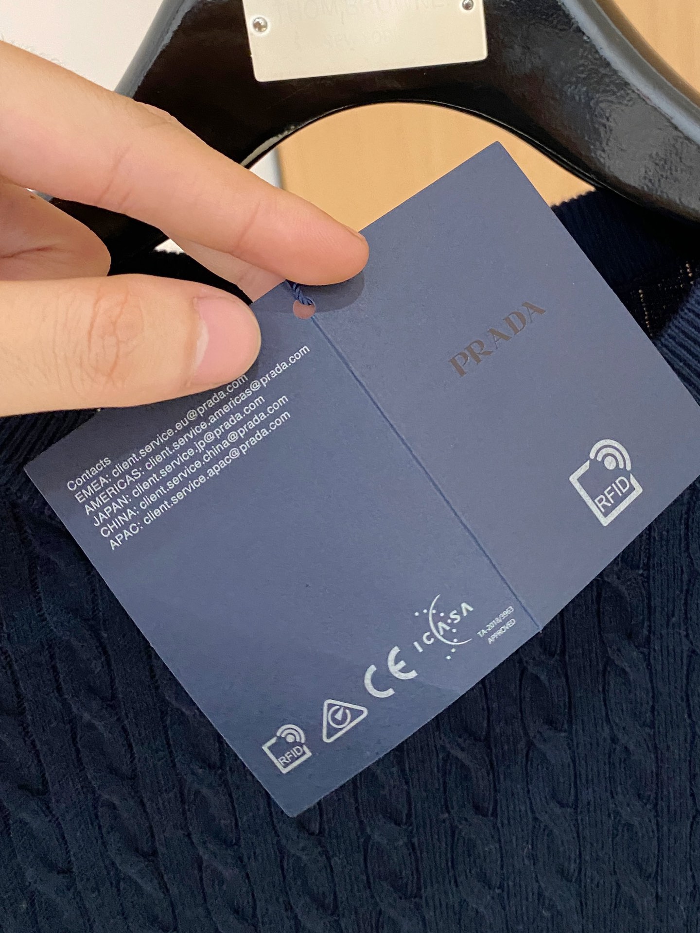 普拉达 毛衣 2025秋冬最新系列，专柜1:1顶级复刻，全品相！加厚款，潮人必备单品！懂货的老铁赶紧下手