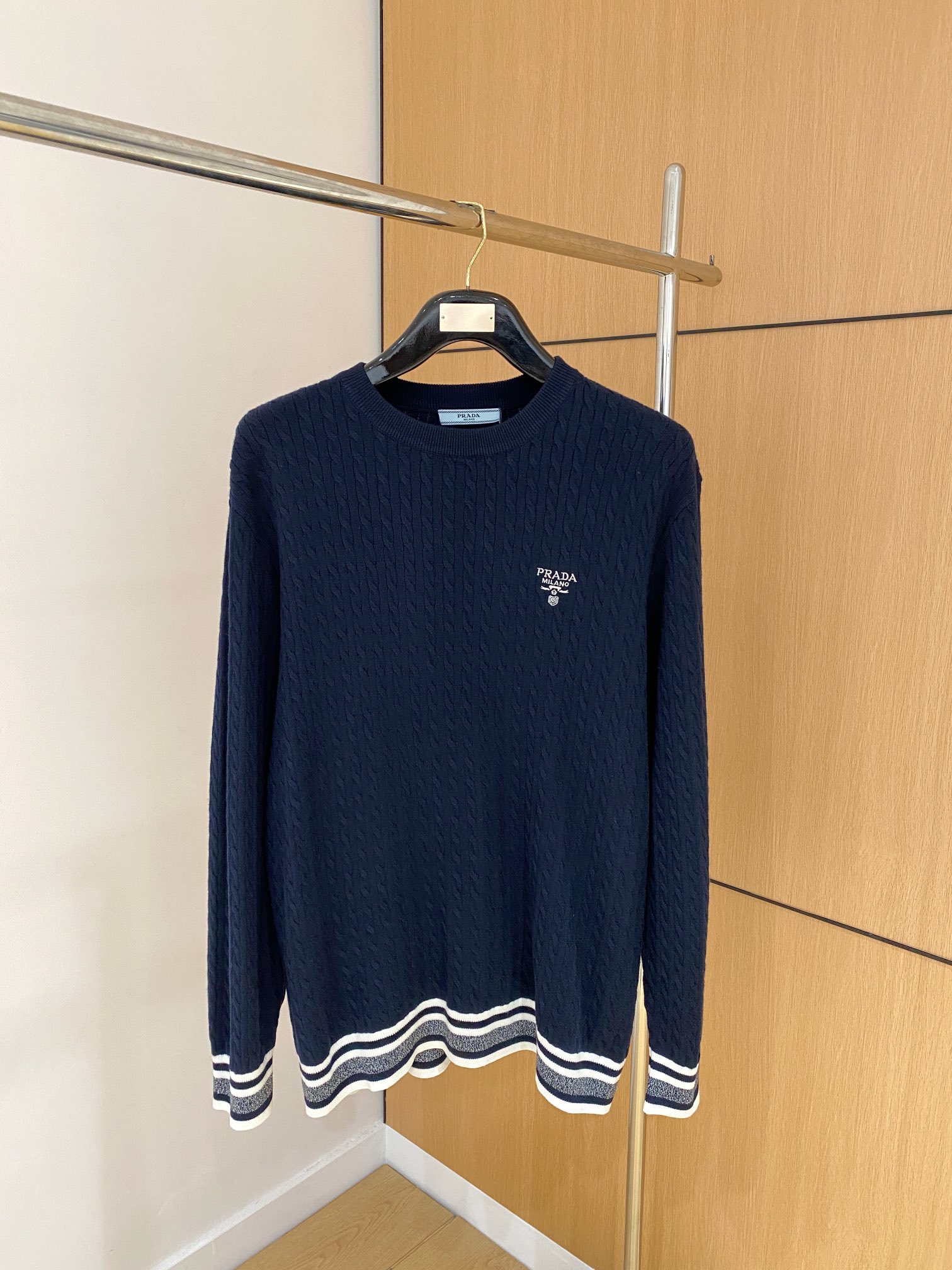 普拉达 毛衣 2025秋冬最新系列，专柜1:1顶级复刻，全品相！加厚款，潮人必备单品！懂货的老铁赶紧下手