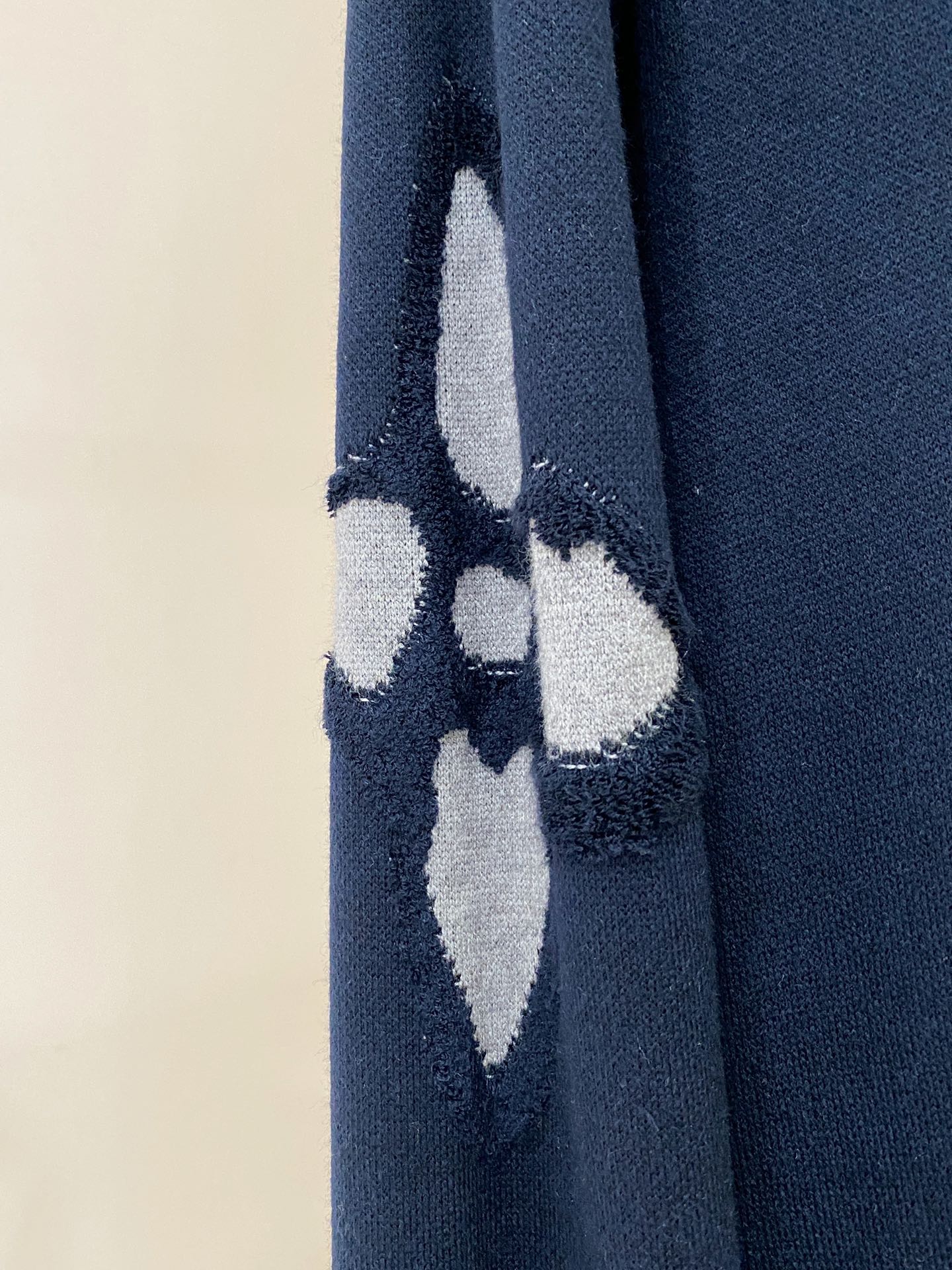 普拉达 毛衣 2025秋冬最新系列，专柜1:1顶级复刻，全品相！加厚款，潮人必备单品！懂货的老铁赶紧下手