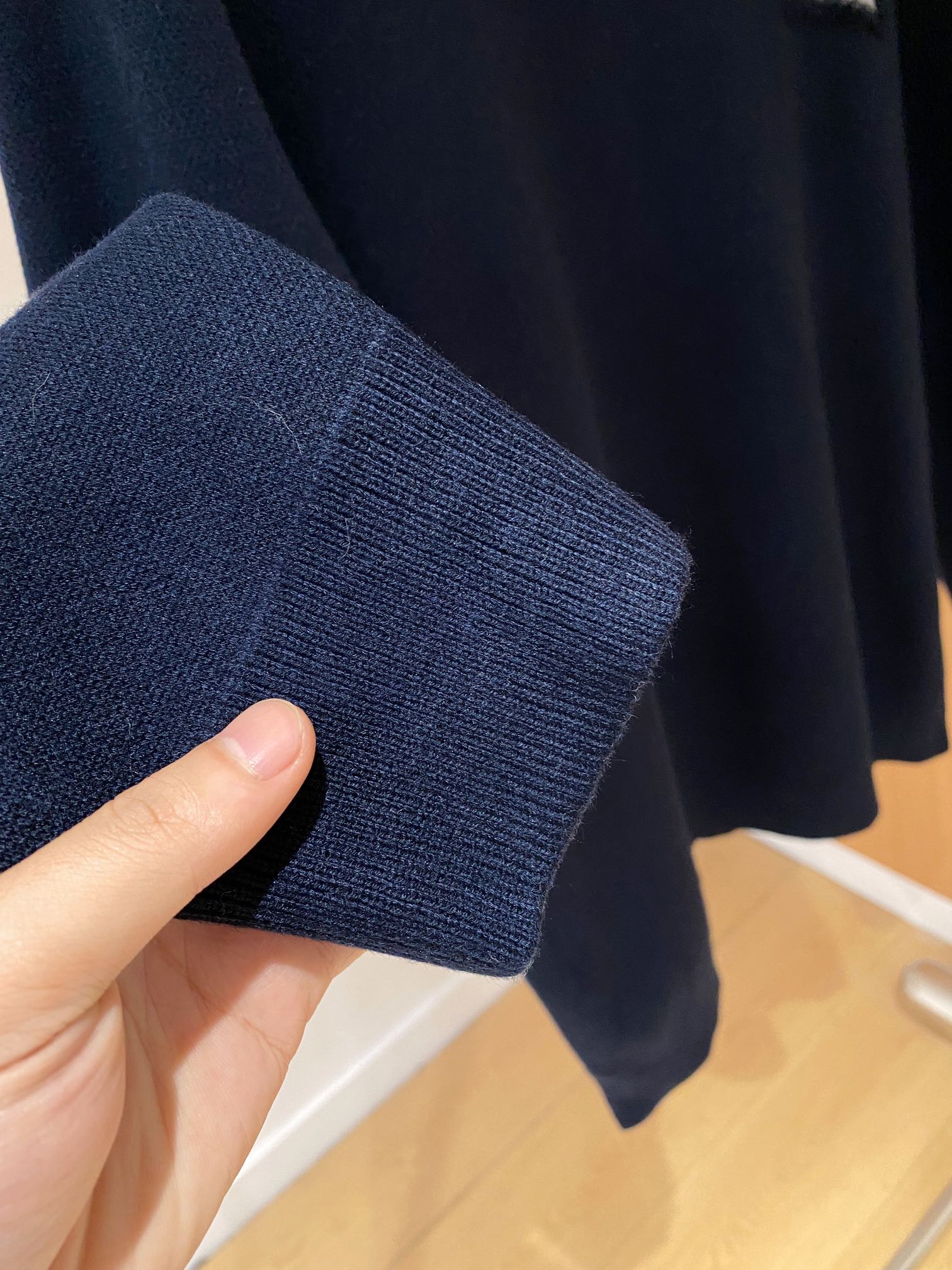 普拉达 毛衣 2025秋冬最新系列，专柜1:1顶级复刻，全品相！加厚款，潮人必备单品！懂货的老铁赶紧下手