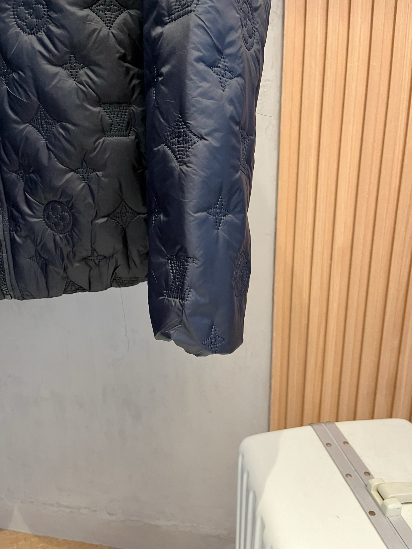 LV 三标齐全 2024冬季新款棉服加棉外套,秀场新品 7