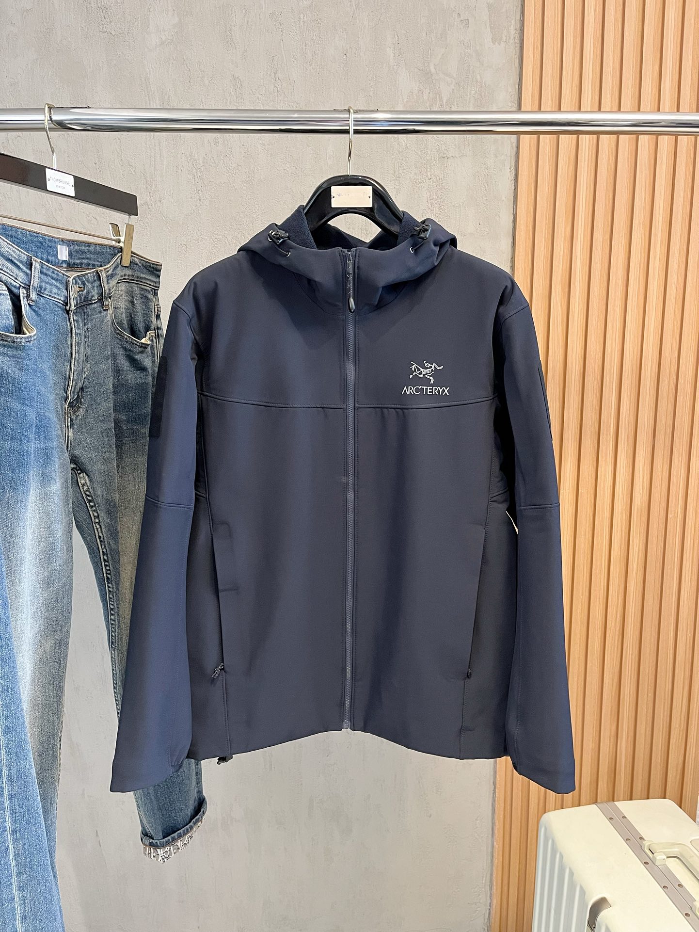 新品上市   始祖鸟 家ss秋冬新款连帽加绒外套 原版1:1订制五金配件全进口原版定制 欢迎专柜对比 超