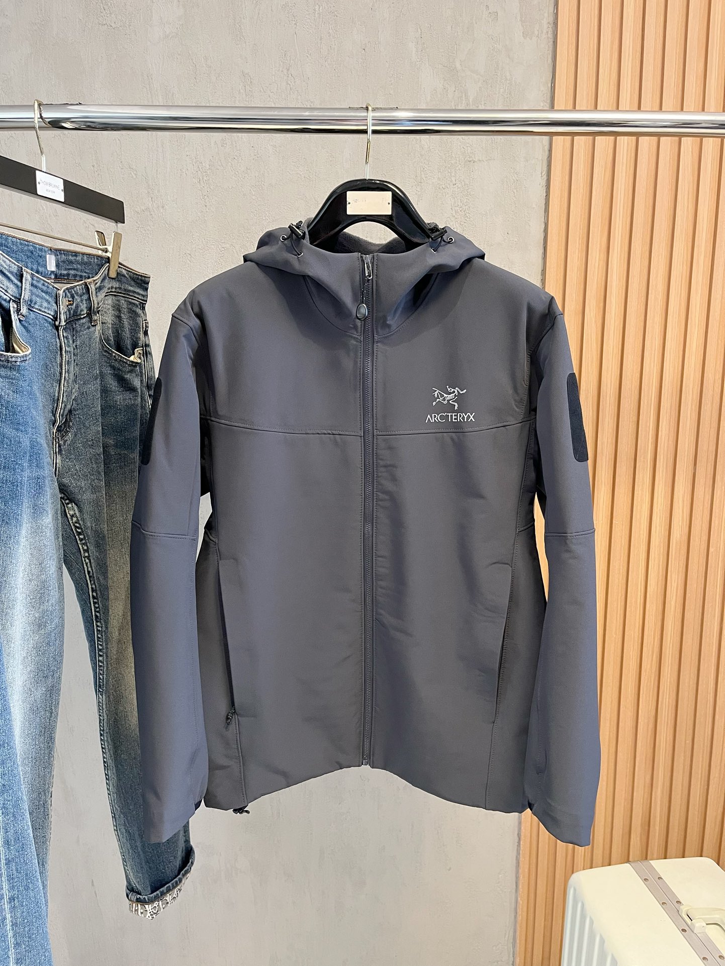 新品上市   始祖鸟 家ss秋冬新款连帽加绒外套 原版1:1订制五金配件全进口原版定制 欢迎专柜对比 超