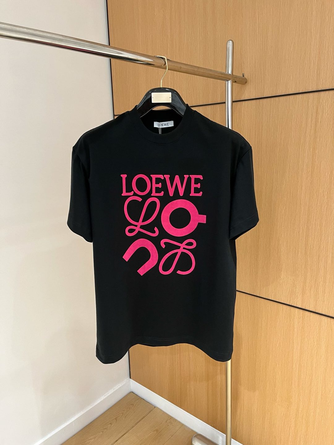 NO:133080,Luo Yijia 2025 autumn and winter new thickened original single men's casual base short-sleeved T-shirt!  High-end customization, high-end version, fashionable and versatile, loose version, original imported 420g double-strand pure cotton fabric, threaded cuffs, neckline hem, super soft and delicate, skin-friendly and comfortable to wear, high-end boutique, OEM factory made the top body very good, men's essential items, three-standard size M-3XL maximum size can be worn about 200 kilograms, loewe, T-shirt,tees, t-shirt,alexander wang19860909罗意家2025秋冬新款加厚原单男士休闲打底短袖T恤！高端定制 高版本 时尚百搭爆款宽松版型原版进口420克双股纯棉面料 螺纹袖口.领口衣摆 手感超柔软细腻 穿着亲肤舒适 高端精品 代工厂精细做上身非常赞 男士必备单品 三标齐全 尺码M-3XL最大码可穿200斤左右,,loewe,T-shirt,tees，t-shirt,alexander wang,Men's clothing