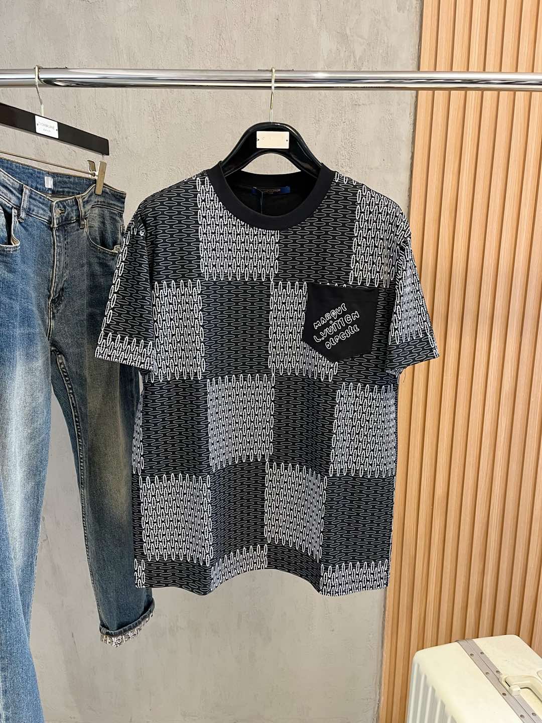  LV  单穿打底都是首选 高定面料 240克纯棉 2025春夏新品短袖🍃时尚经典圆领短袖👍🏻时尚单品设