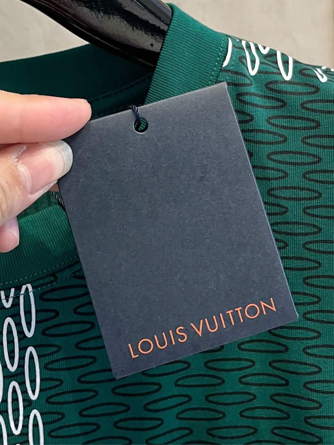  LV  单穿打底都是首选 高定面料 240克纯棉 2025春夏新品短袖🍃时尚经典圆领短袖👍🏻时尚单品设