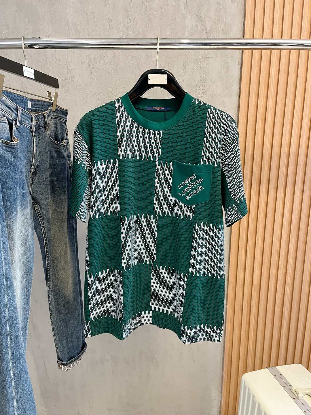  LV  单穿打底都是首选 高定面料 240克纯棉 2025春夏新品短袖🍃时尚经典圆领短袖👍🏻时尚单品设