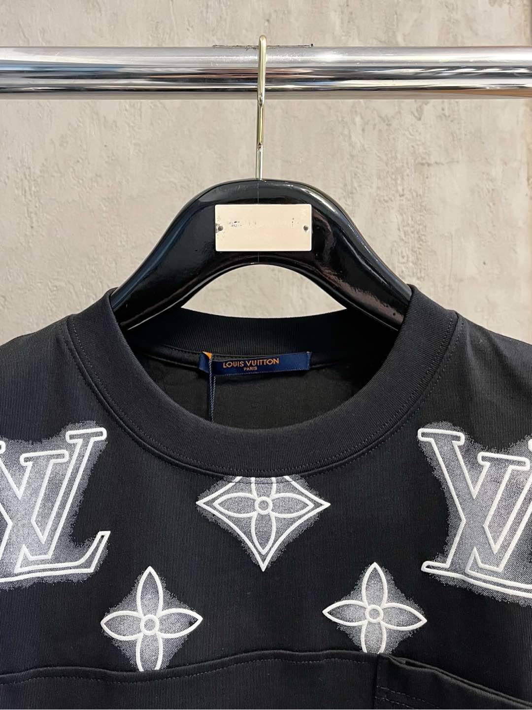  LV  单穿打底都是首选 高定面料 240克纯棉 2025春夏新品短袖🍃时尚经典圆领短袖👍🏻时尚单品设