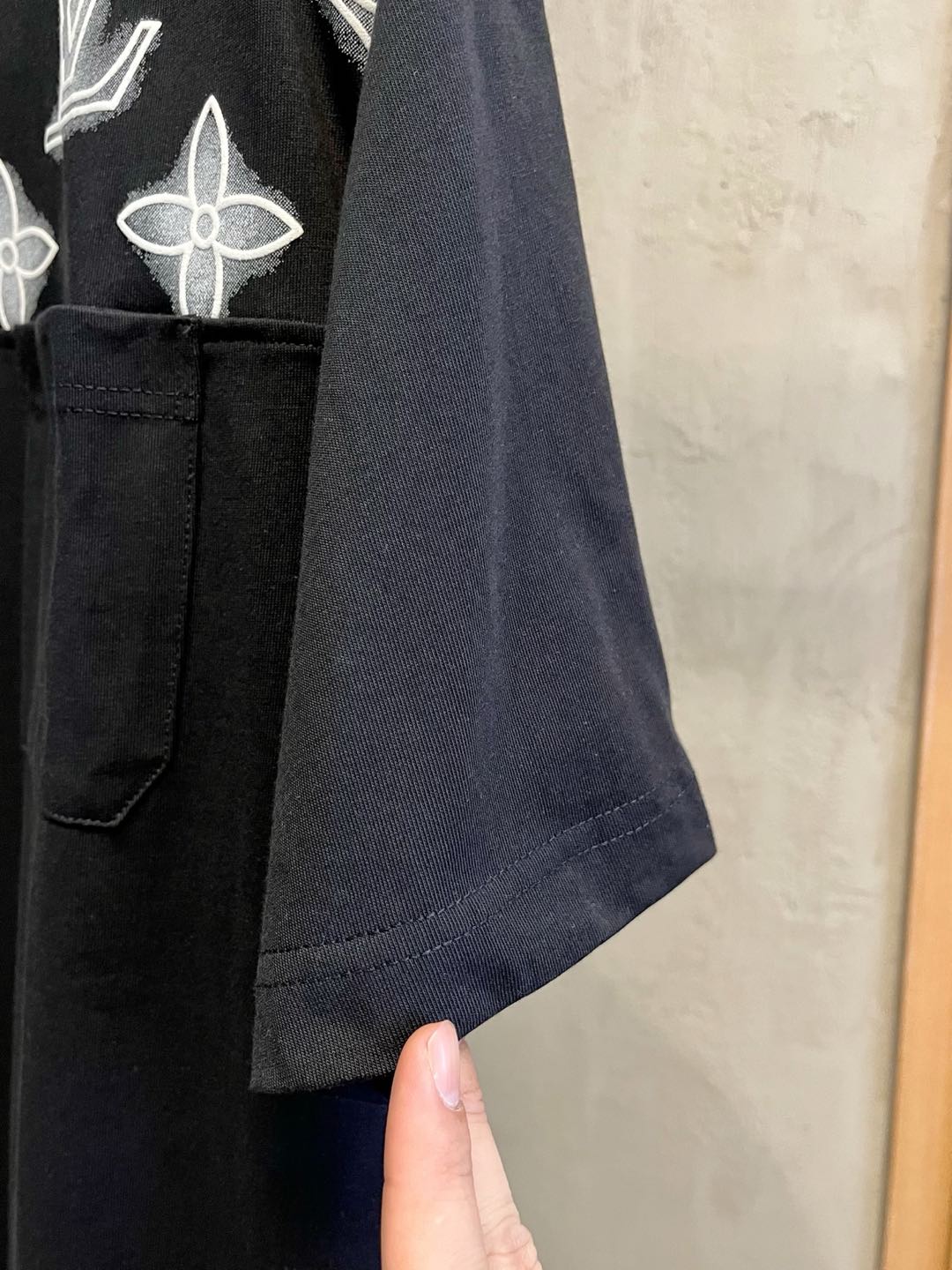  LV  单穿打底都是首选 高定面料 240克纯棉 2025春夏新品短袖🍃时尚经典圆领短袖👍🏻时尚单品设