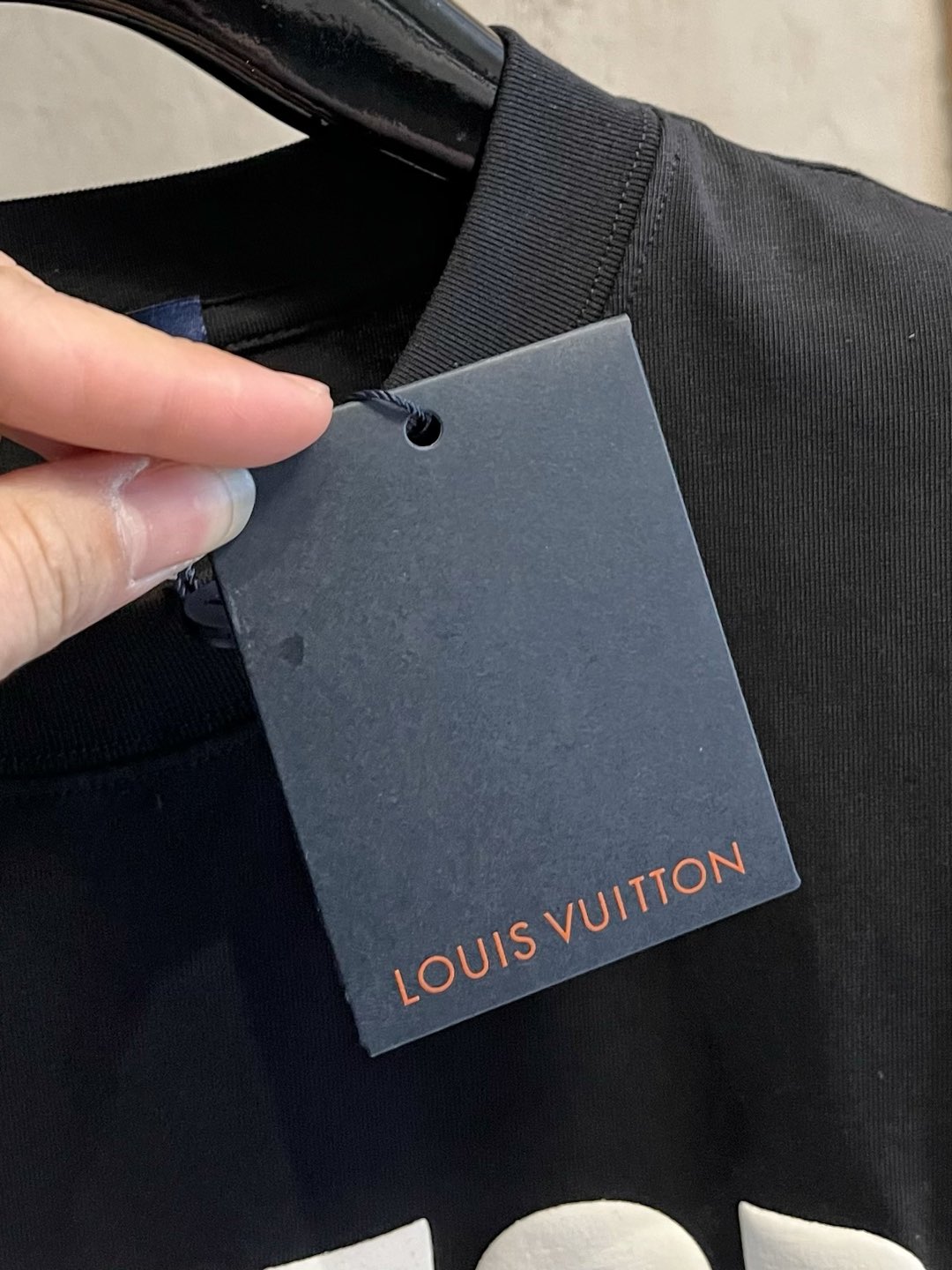  LV  单穿打底都是首选 高定面料 240克纯棉 2025春夏新品短袖🍃时尚经典圆领短袖👍🏻时尚单品设