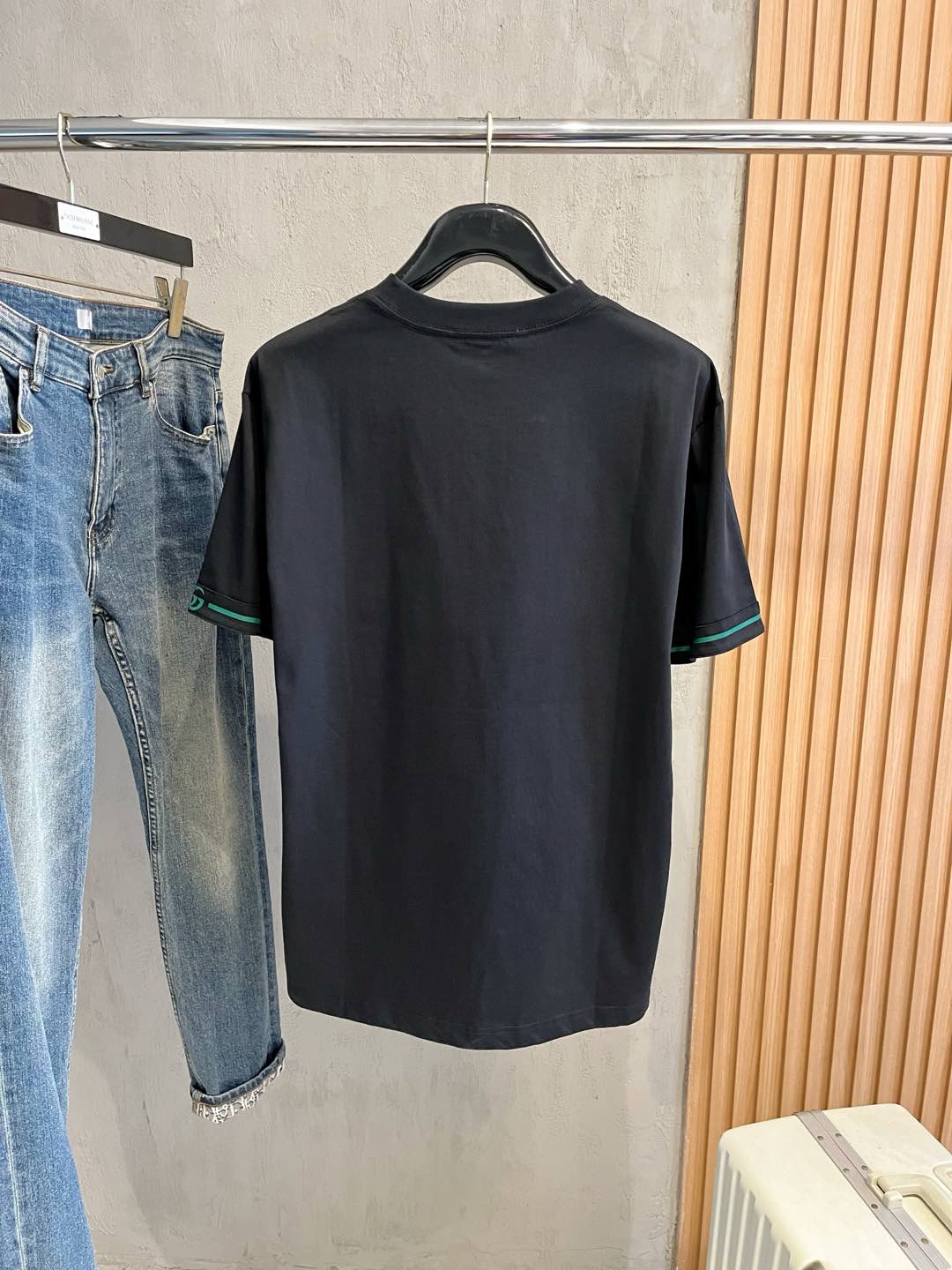  Gucci古驰  单穿打底都是首选 高定面料 240克纯棉 2025春夏新品短袖🍃时尚经典圆领短袖👍🏻
