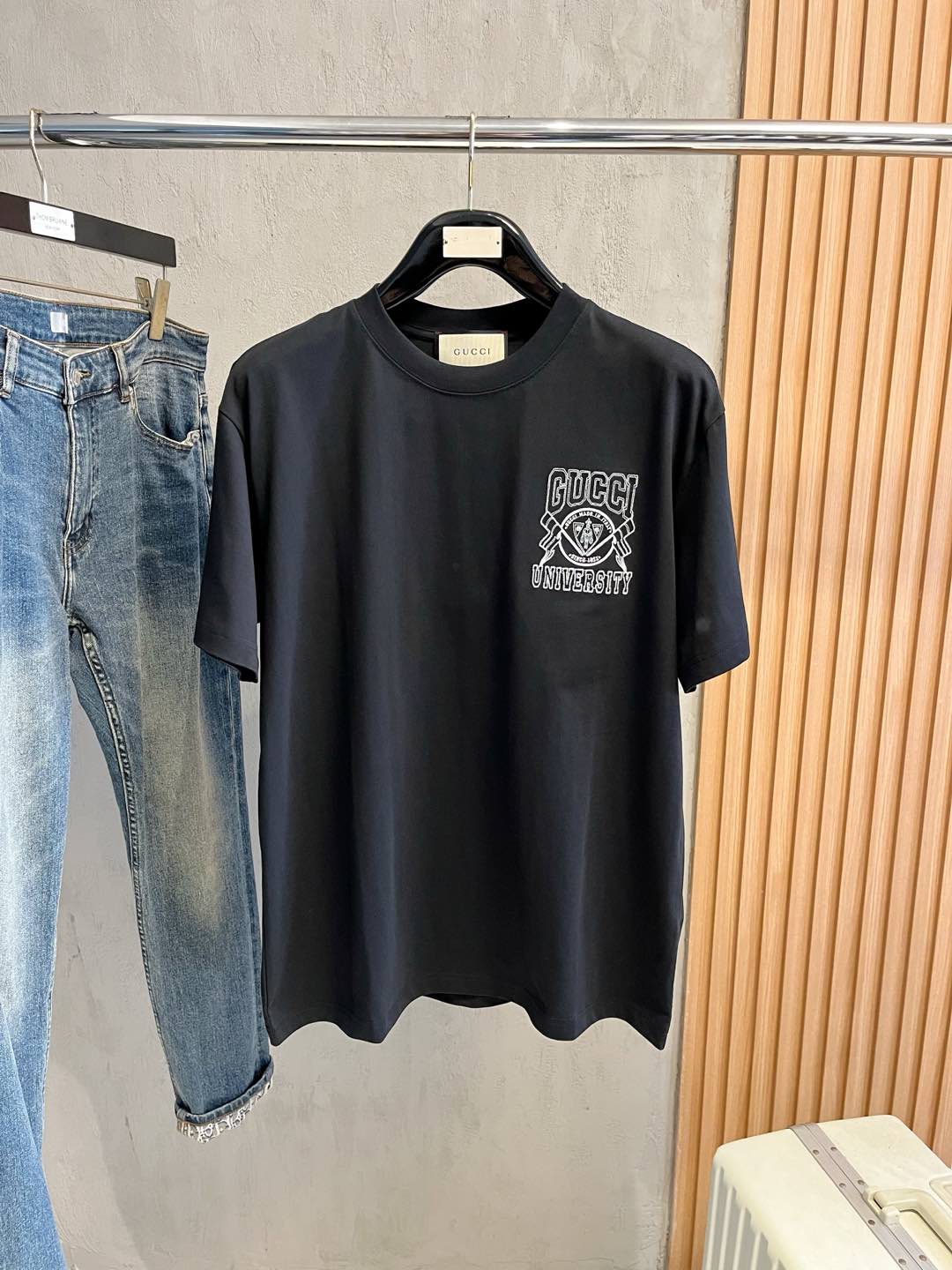  Gucci古驰  单穿打底都是首选 高定面料 240克纯棉 2025春夏新品短袖🍃时尚经典圆领短袖👍🏻