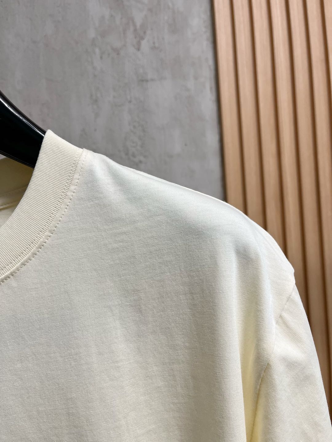  Gucci 古驰  单穿打底都是首选 高定面料 240克纯棉 2025春夏新品短袖🍃时尚经典圆领短袖👍