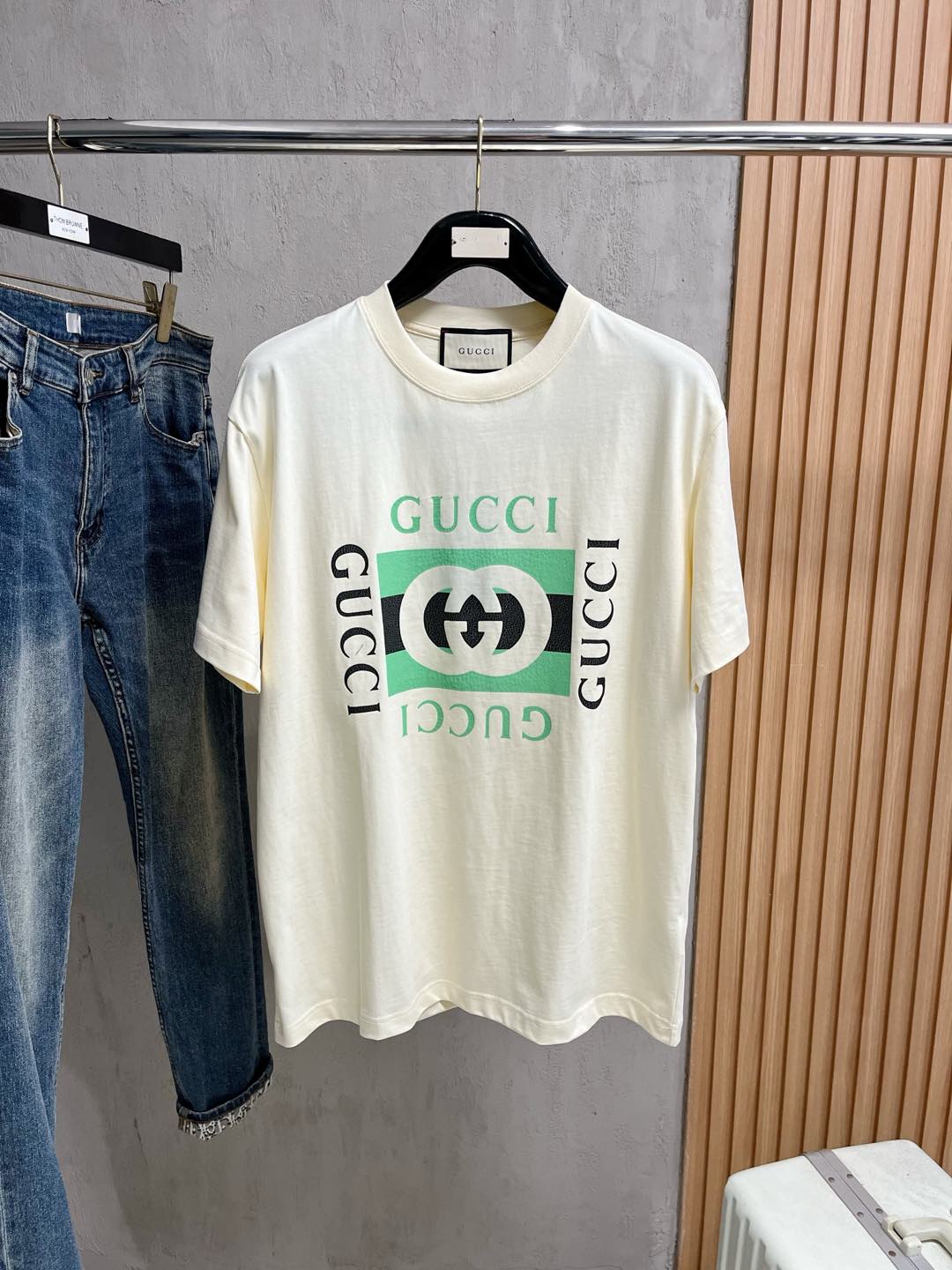  Gucci 古驰  单穿打底都是首选 高定面料 240克纯棉 2025春夏新品短袖🍃时尚经典圆领短袖👍