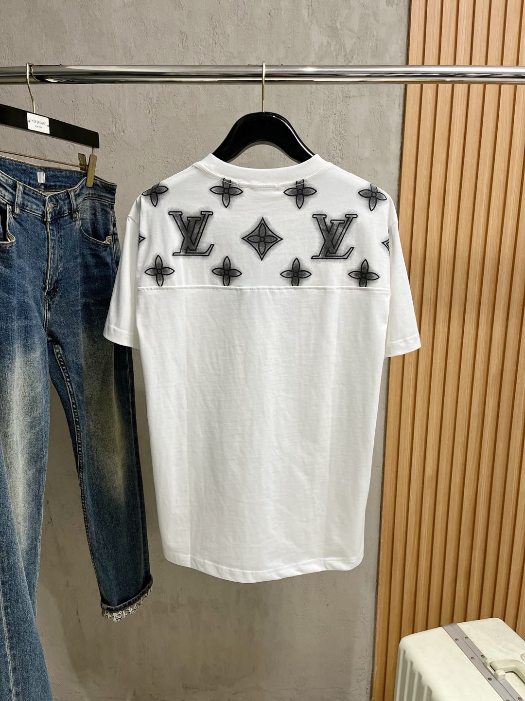  LV  单穿打底都是首选 高定面料 240克纯棉 2025春夏新品短袖🍃时尚经典圆领短袖👍🏻时尚单品设